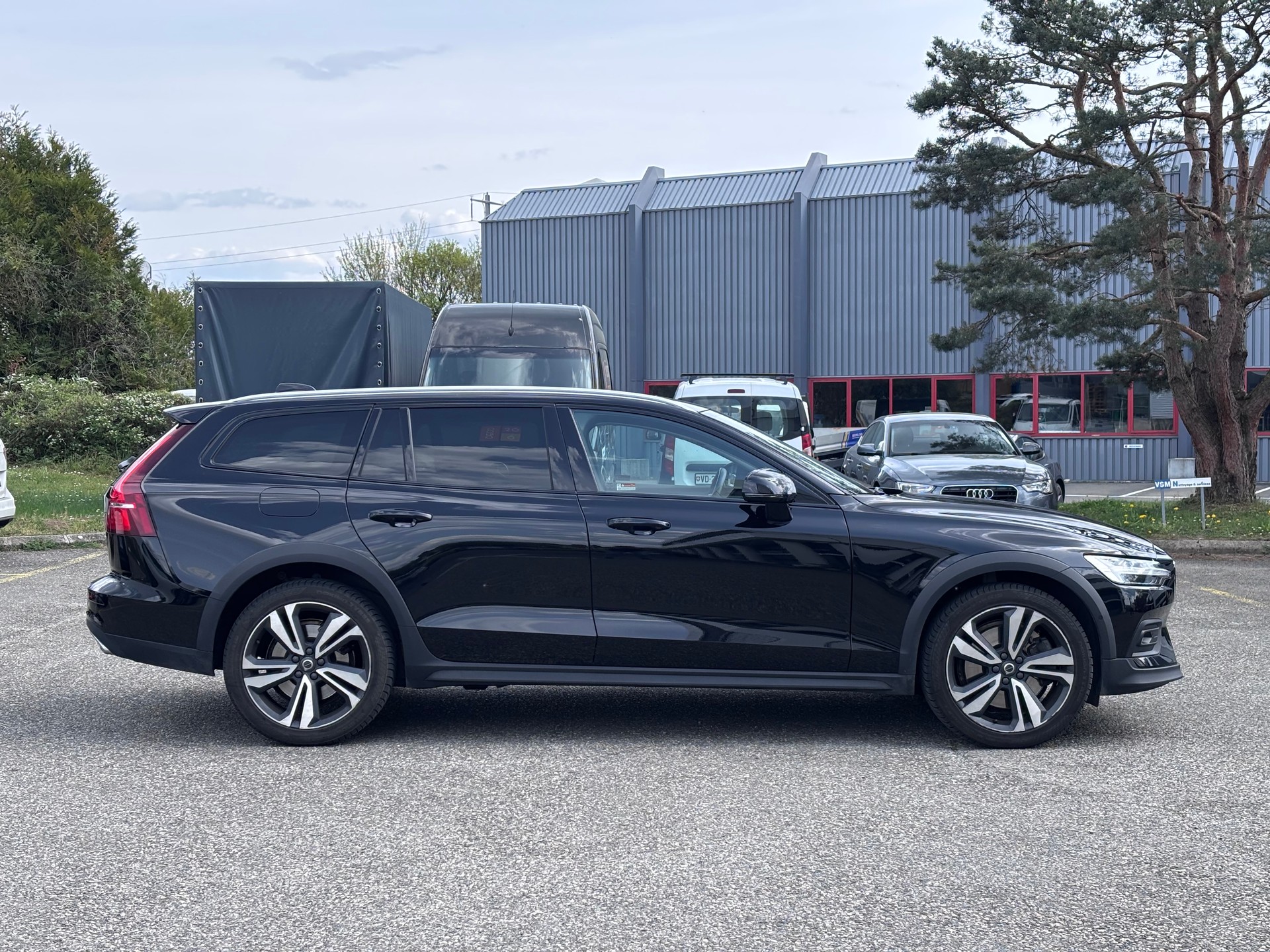 VOLVO V60 Cross Country B5 Benzin Mild Hybrid AWD Geartronic-image-3
