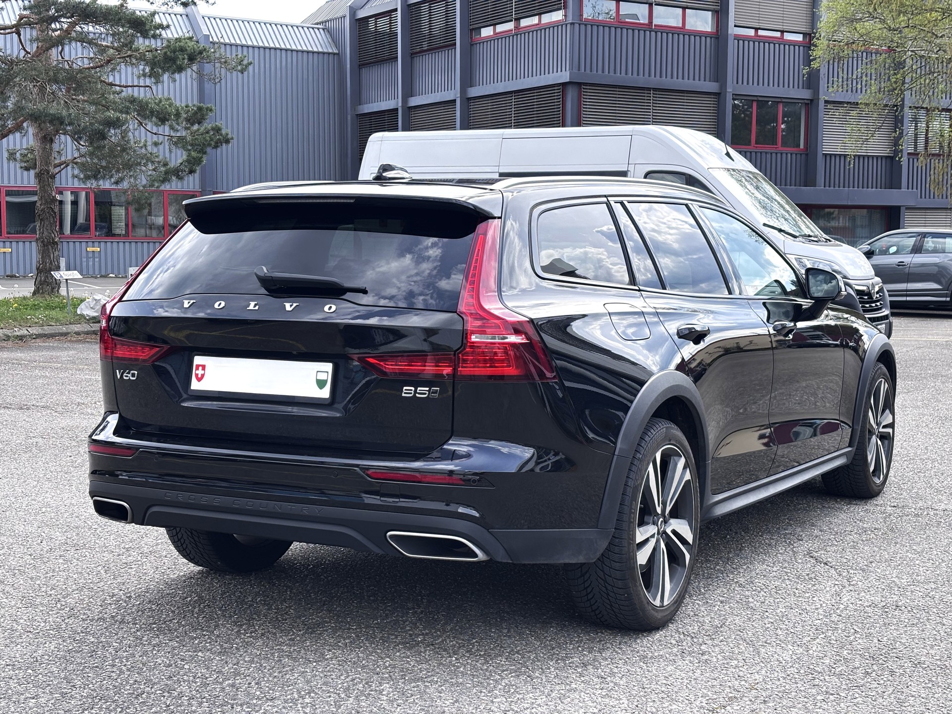 VOLVO V60 Cross Country B5 Benzin Mild Hybrid AWD Geartronic-image-4