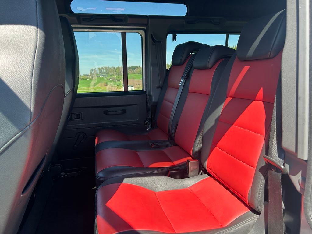 LAND ROVER Defender 110 2.2 TD4 SW SE-image-10