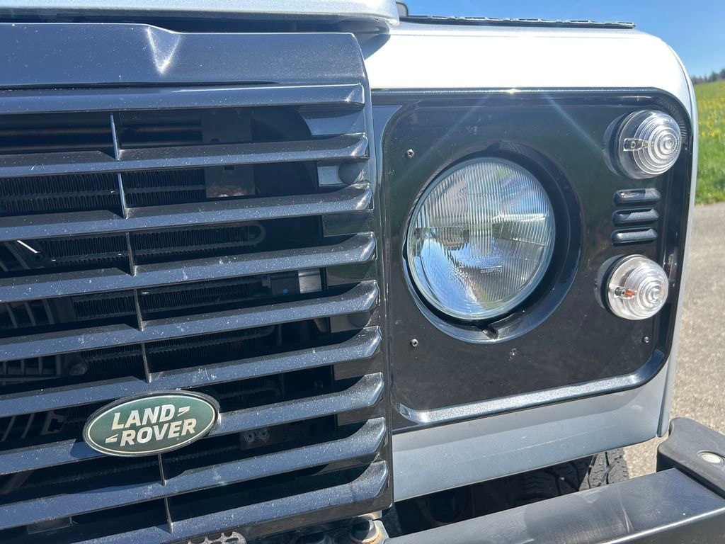 LAND ROVER Defender 110 2.2 TD4 SW SE-image-17