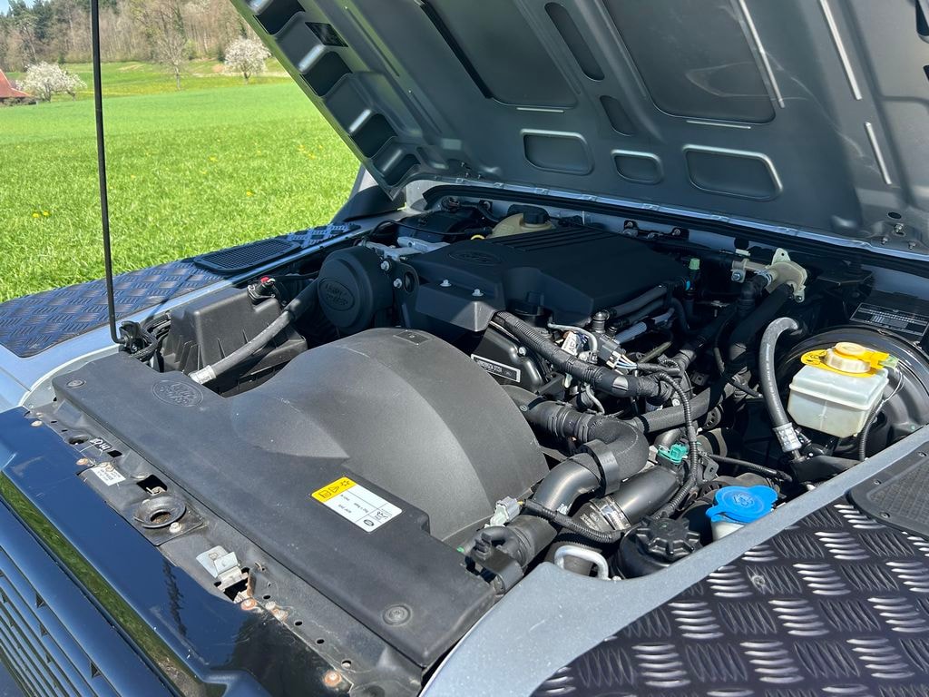 LAND ROVER Defender 110 2.2 TD4 SW SE-image-14