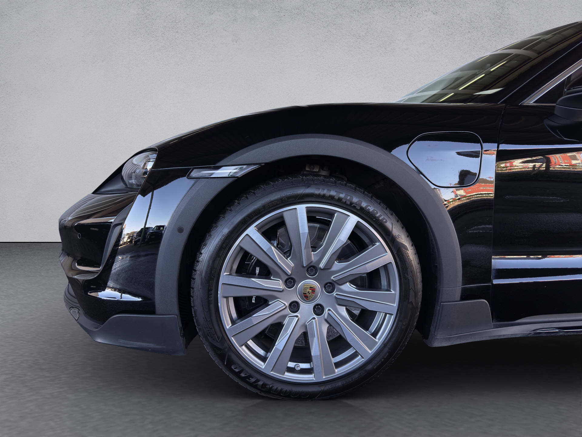 PORSCHE Taycan Cross Turismo Turbo-image-14