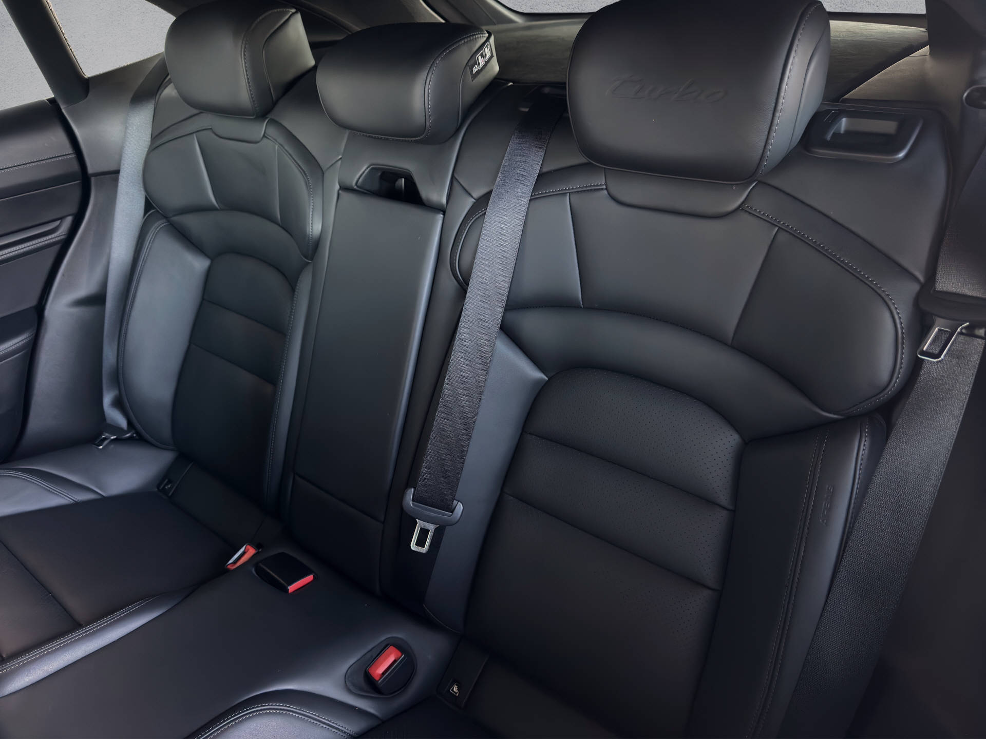 PORSCHE Taycan Cross Turismo Turbo-image-13
