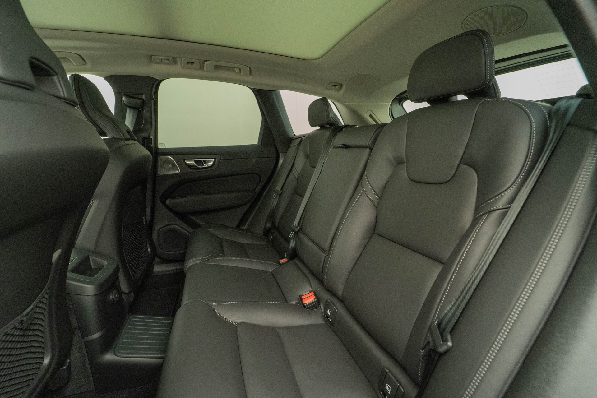 VOLVO XC60 2.0 T8 TE Ultra Dark eAWD-image-8