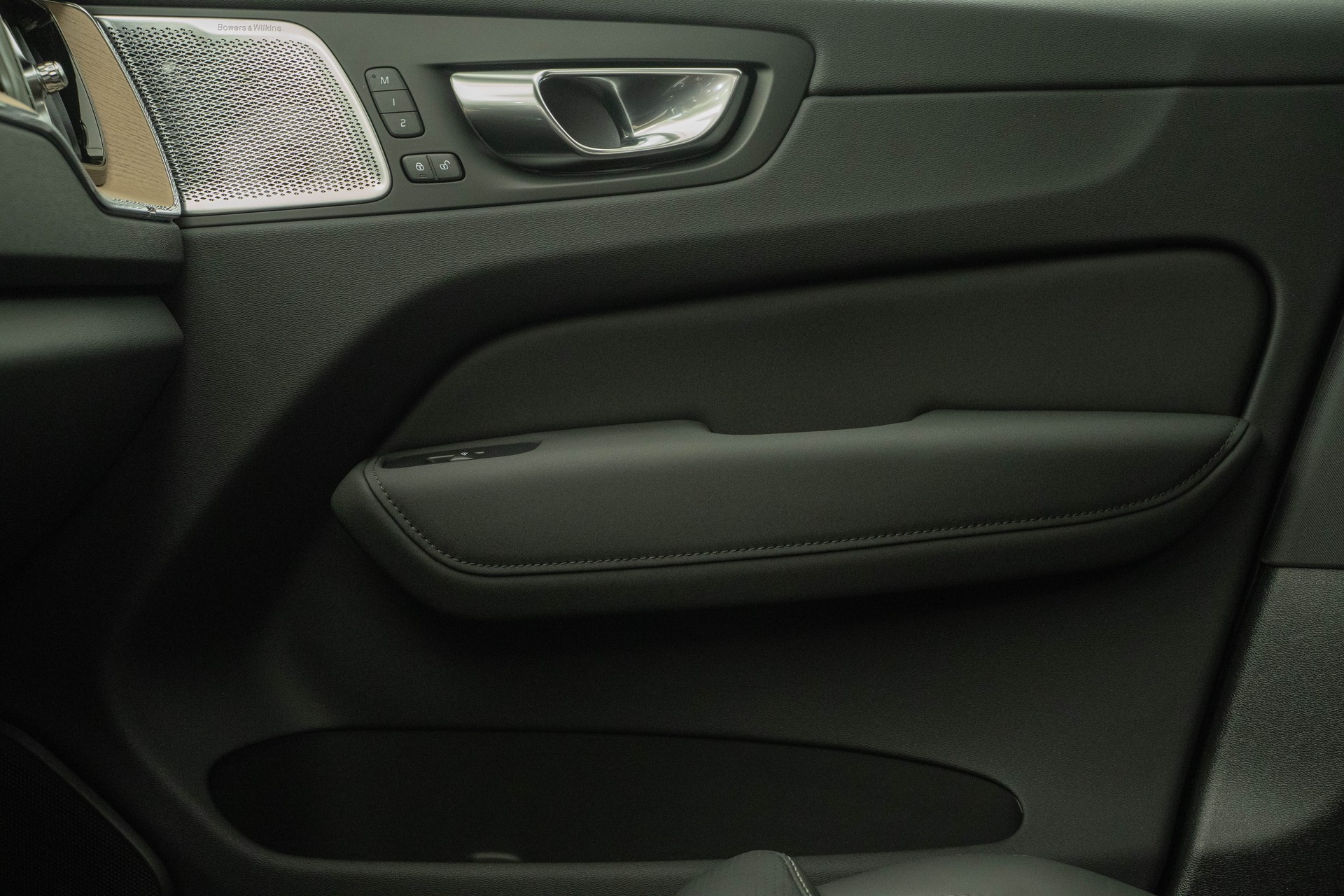 VOLVO XC60 2.0 T8 TE Ultra Dark eAWD-image-13