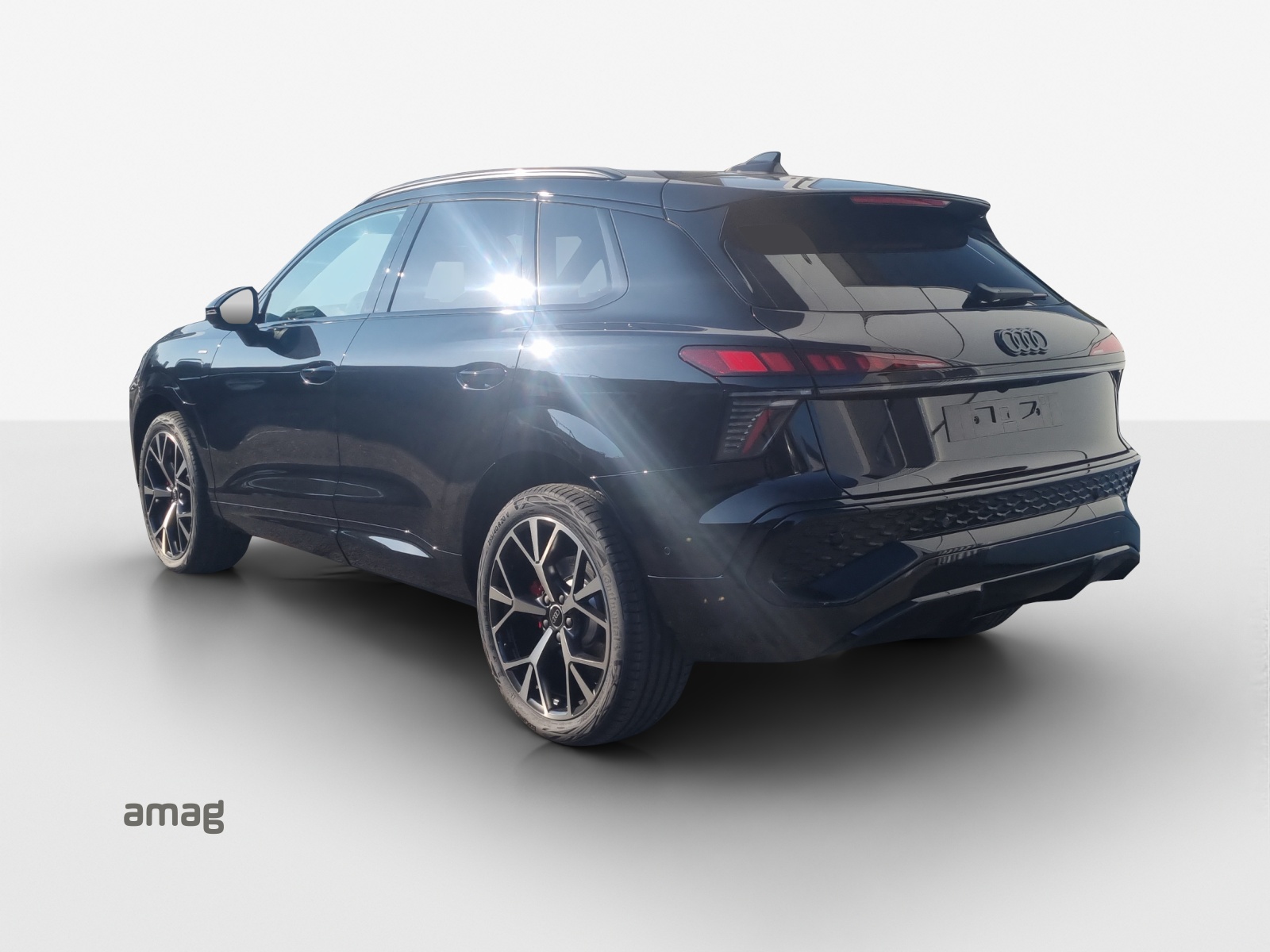 AUDI Q3 SUV e-hybrid 200 kW S tronig-image-2