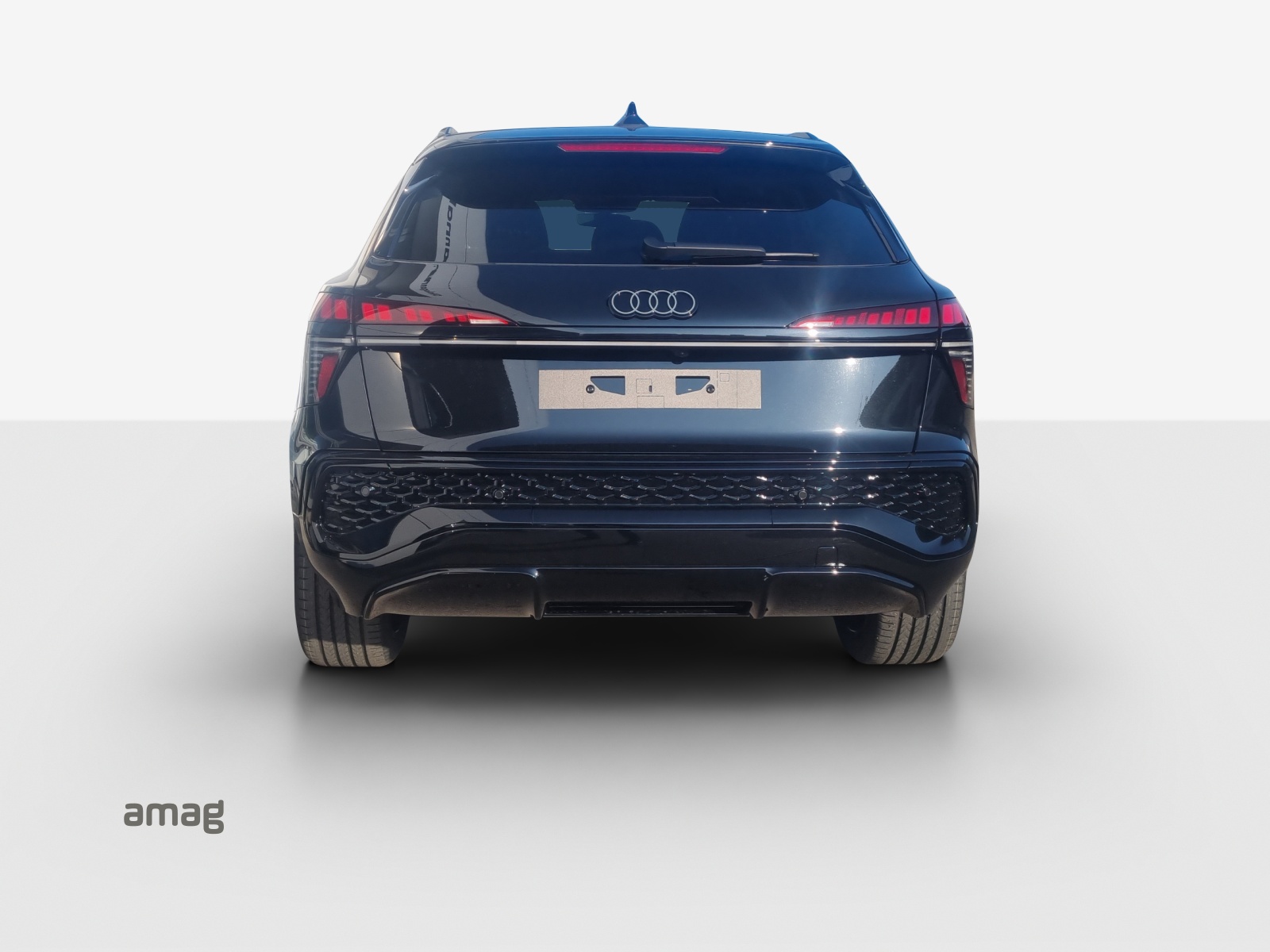 AUDI Q3 SUV e-hybrid 200 kW S tronig-image-3