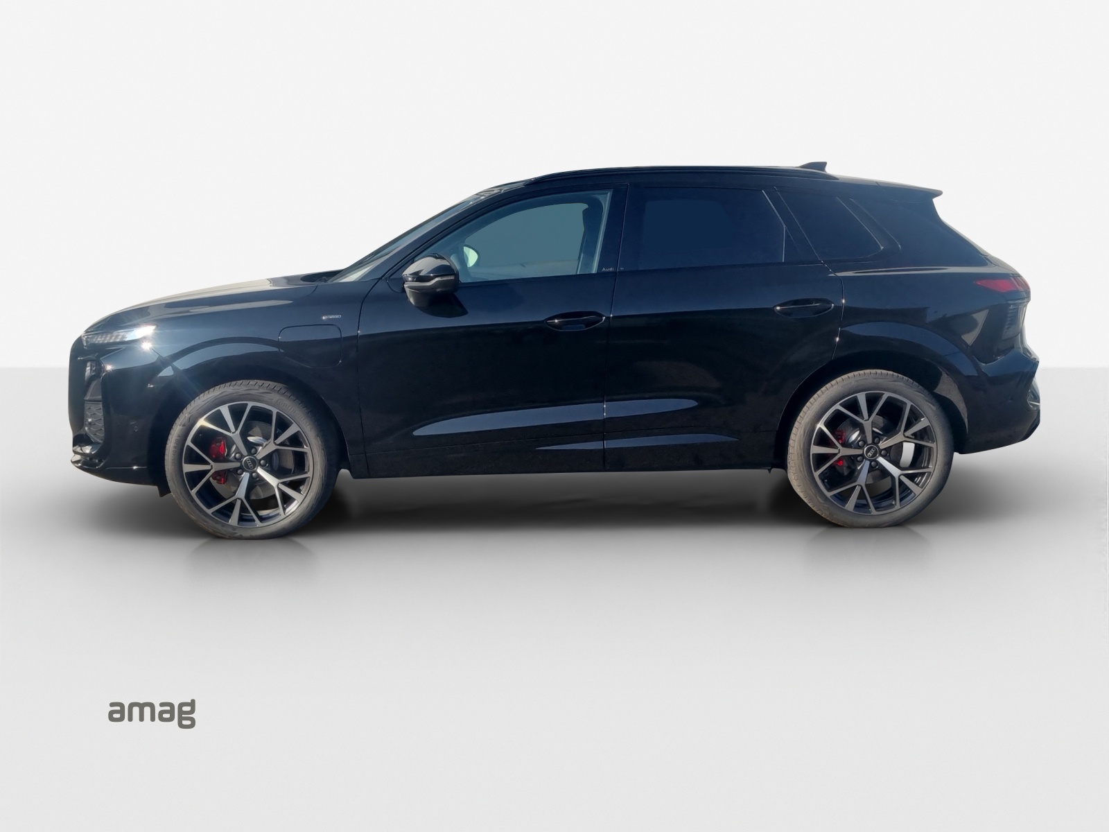 AUDI Q3 SUV e-hybrid 200 kW S tronig-image-1