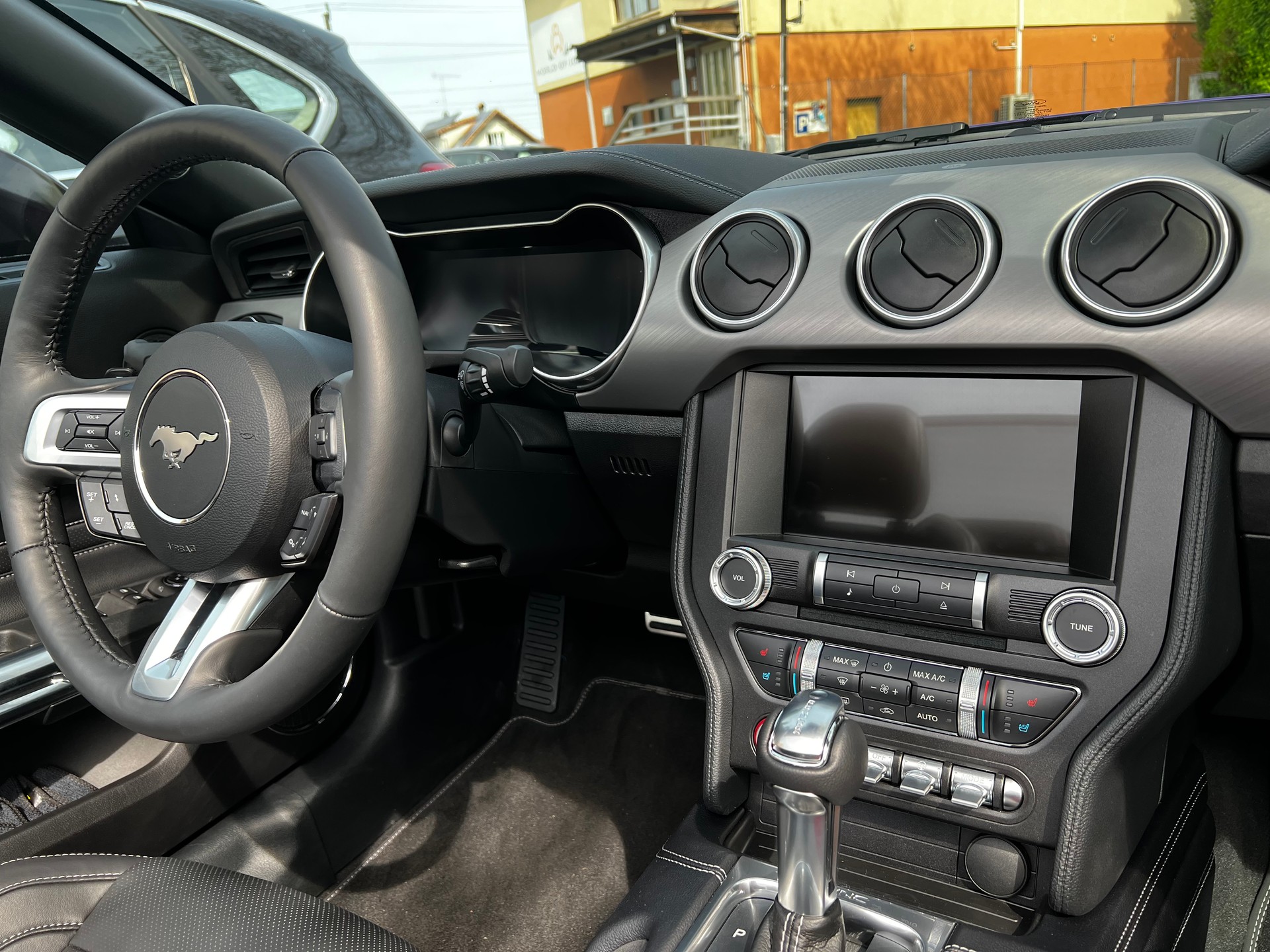 FORD Mustang Convertible 5.0 V8 GT-image-3