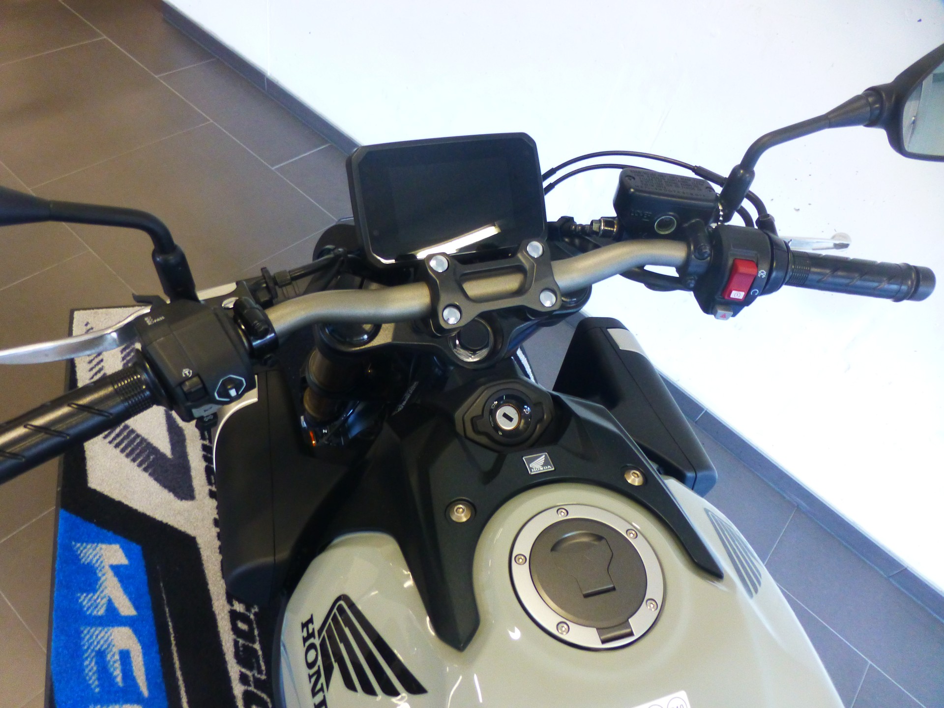 HONDA CB 650 R E-Clutch-image-9