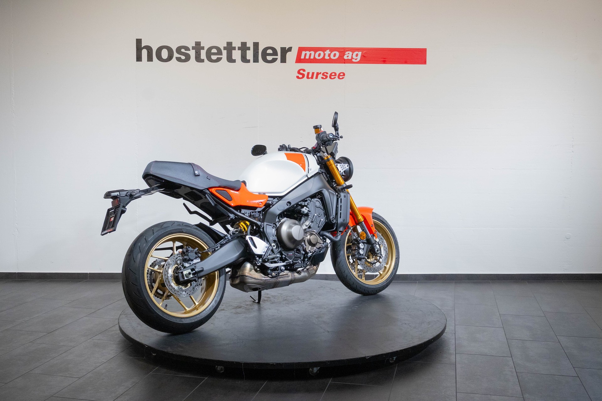 YAMAHA XSR 900-showroom-element-2