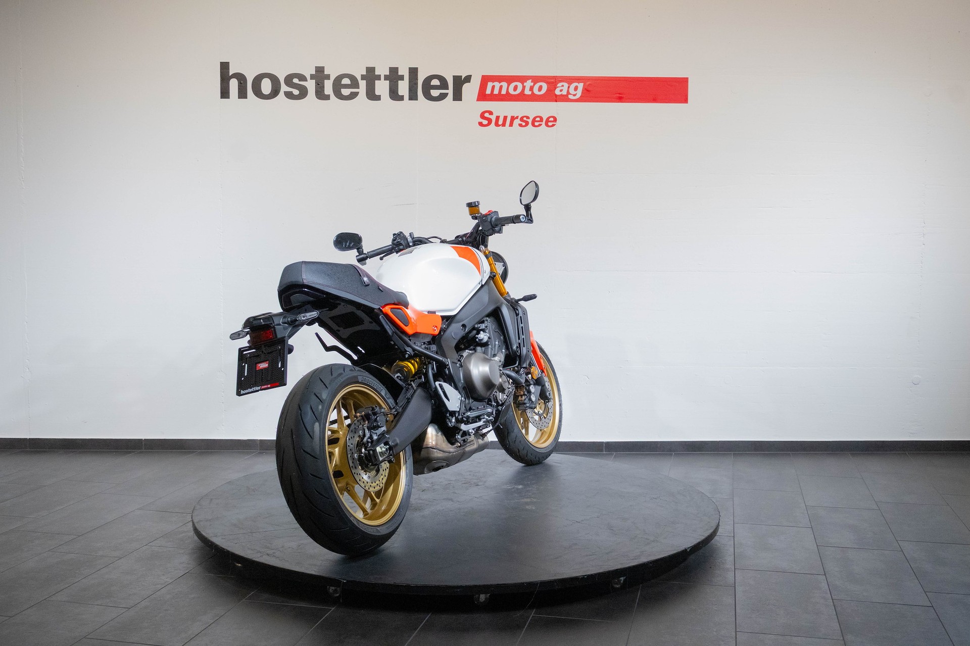 YAMAHA XSR 900-showroom-element-3
