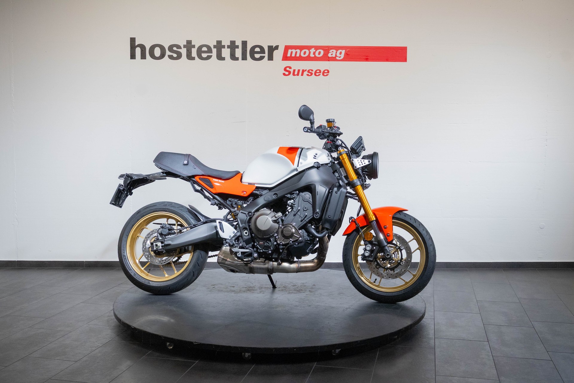 YAMAHA XSR 900-showroom-element-1