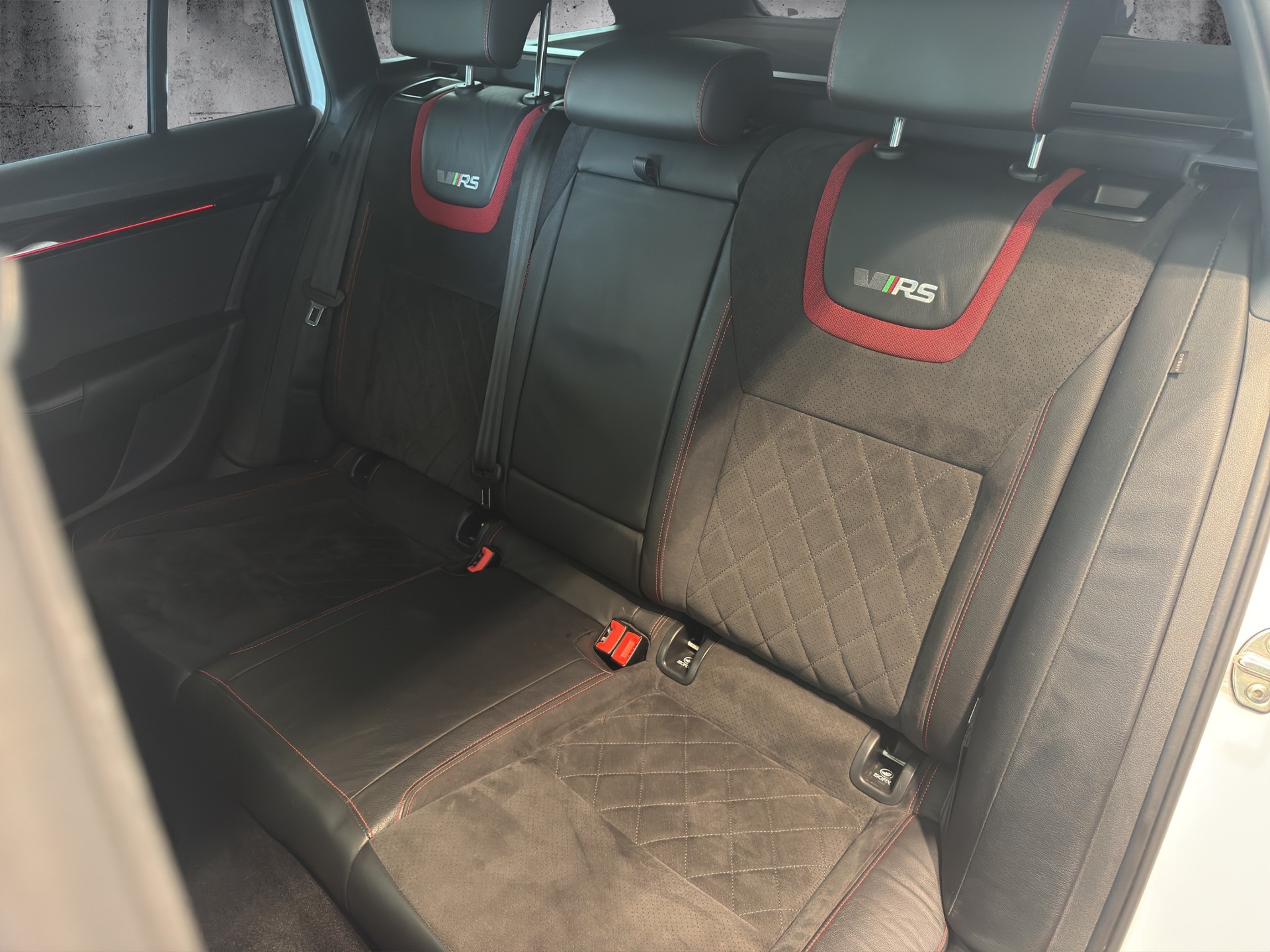 SKODA Octavia Combi 2.0 TSI RS 245 DSG-image-10