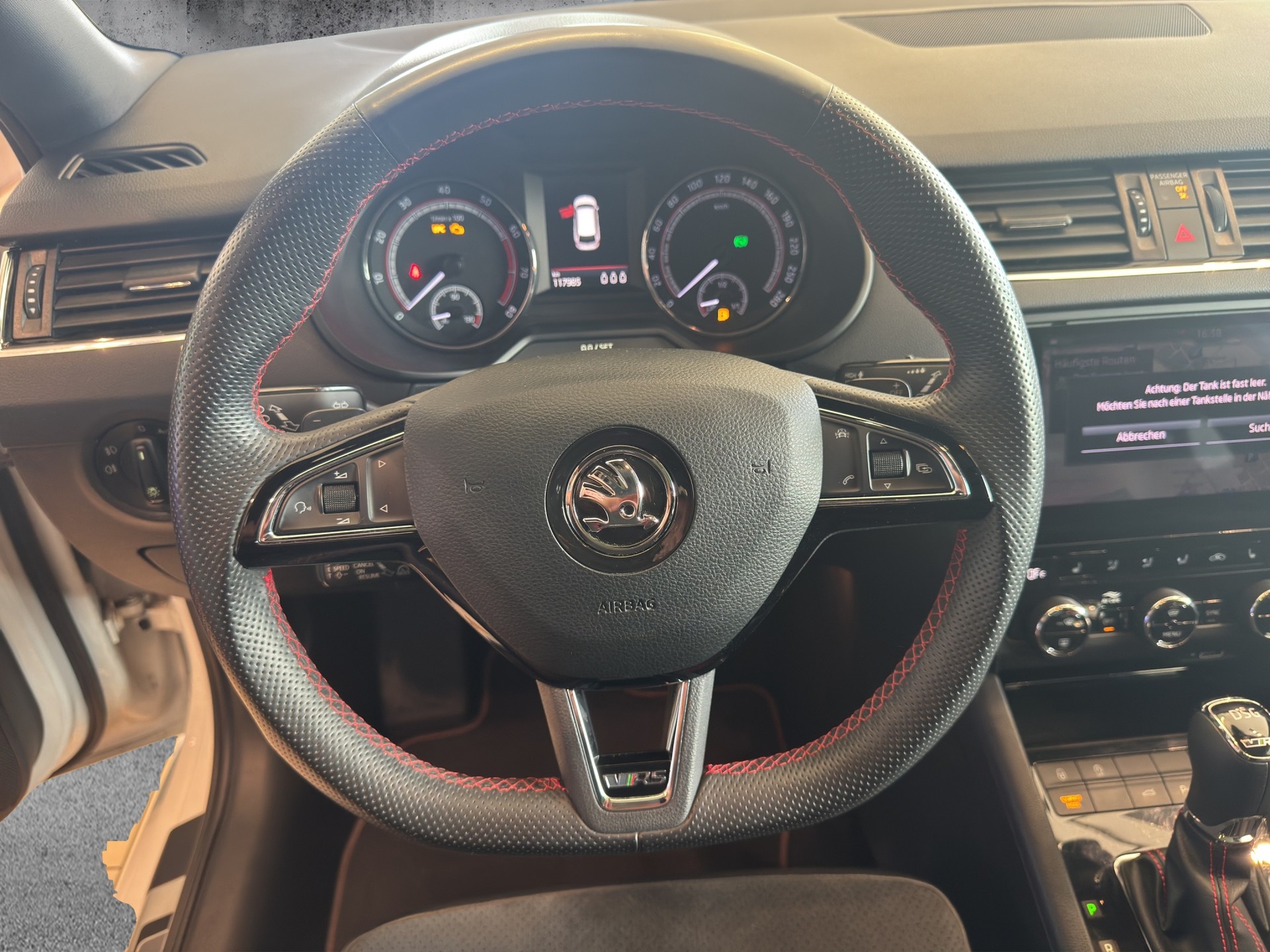 SKODA Octavia Combi 2.0 TSI RS 245 DSG-image-9
