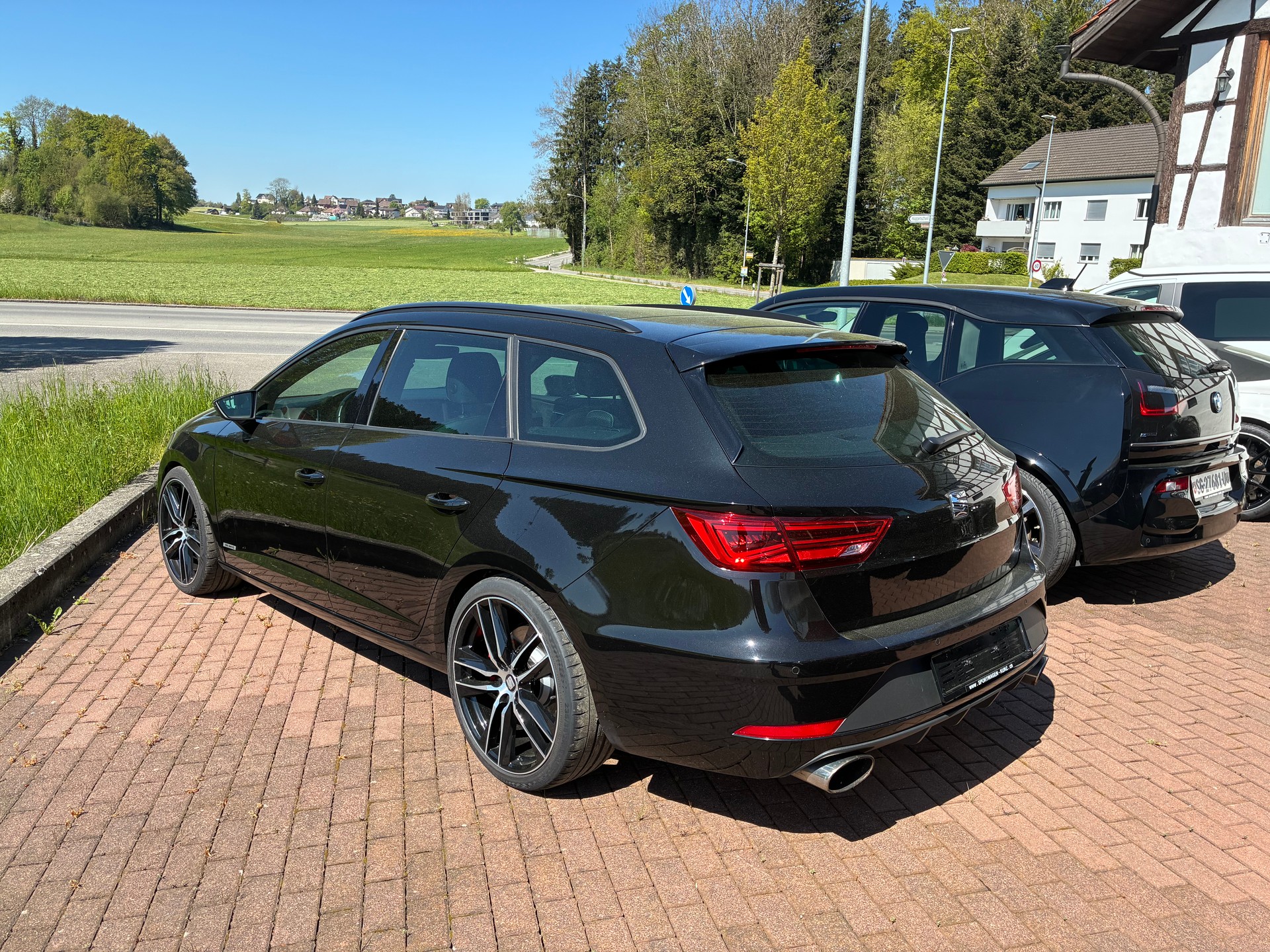 SEAT Leon ST 2.0 TSI Cupra 300 4 Drive DSG-image-2