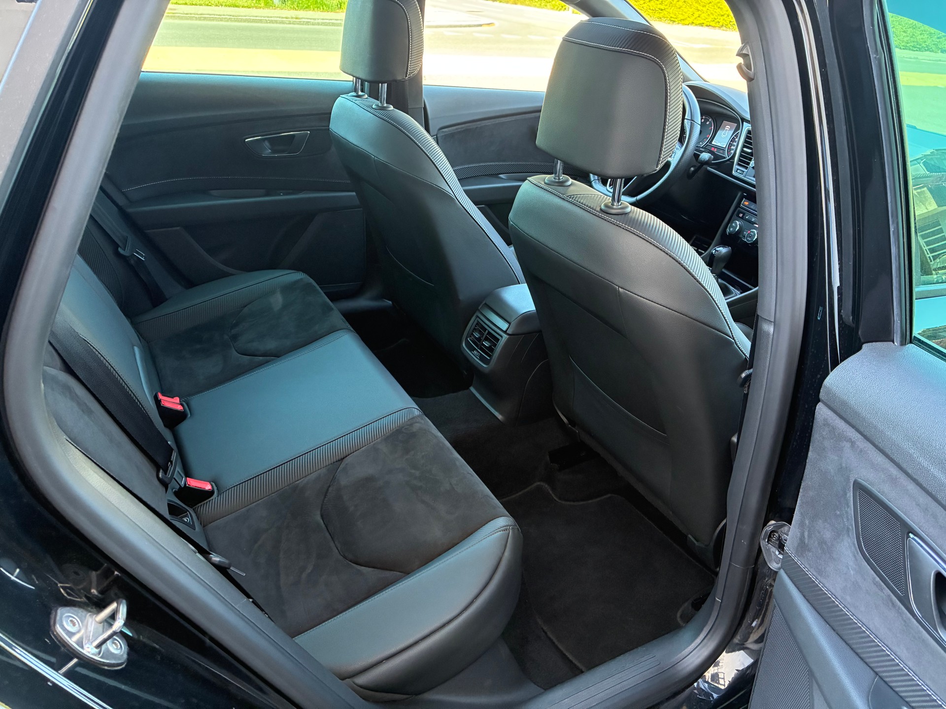 SEAT Leon ST 2.0 TSI Cupra 300 4 Drive DSG-image-7