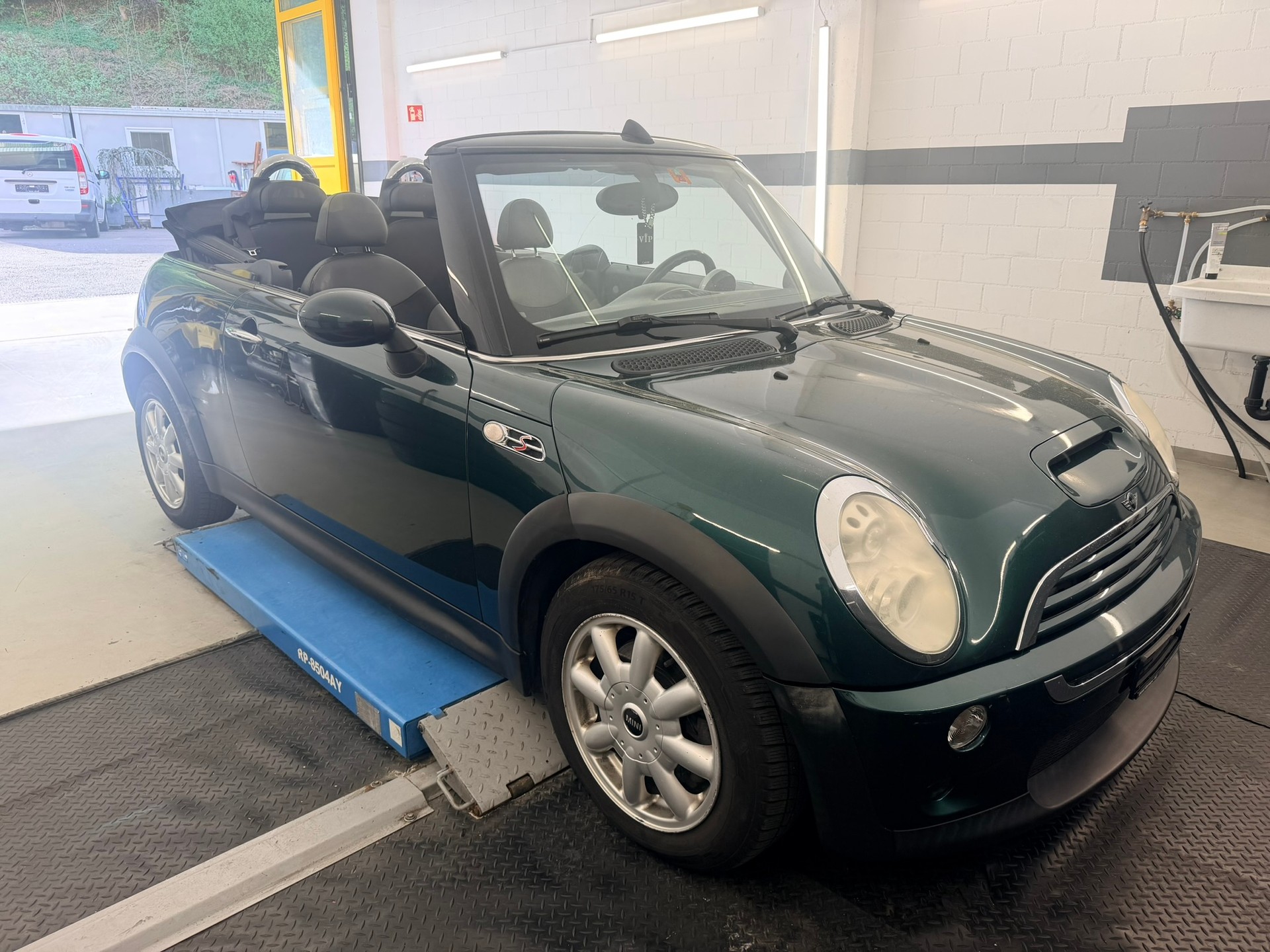 MINI Cooper S Cabriolet-showroom-element-2