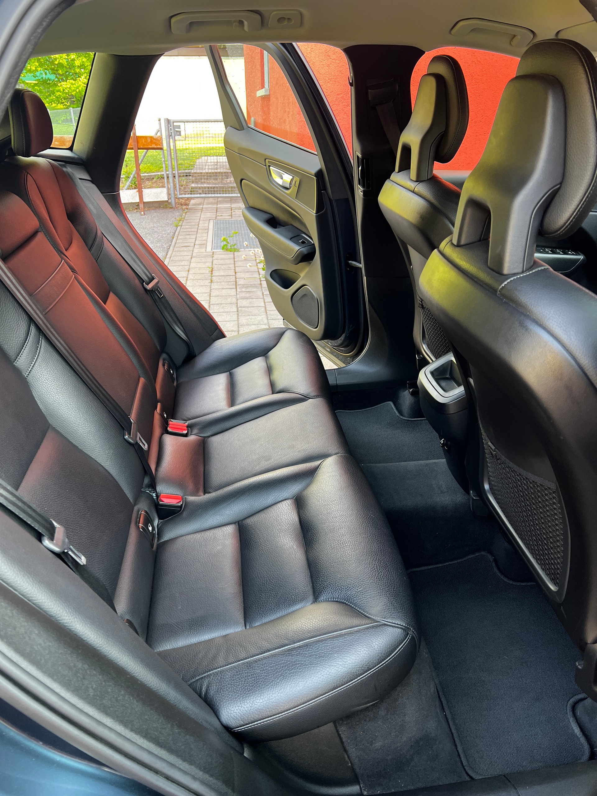 VOLVO XC60 D4 AWD Inscription Geartronic-image-5