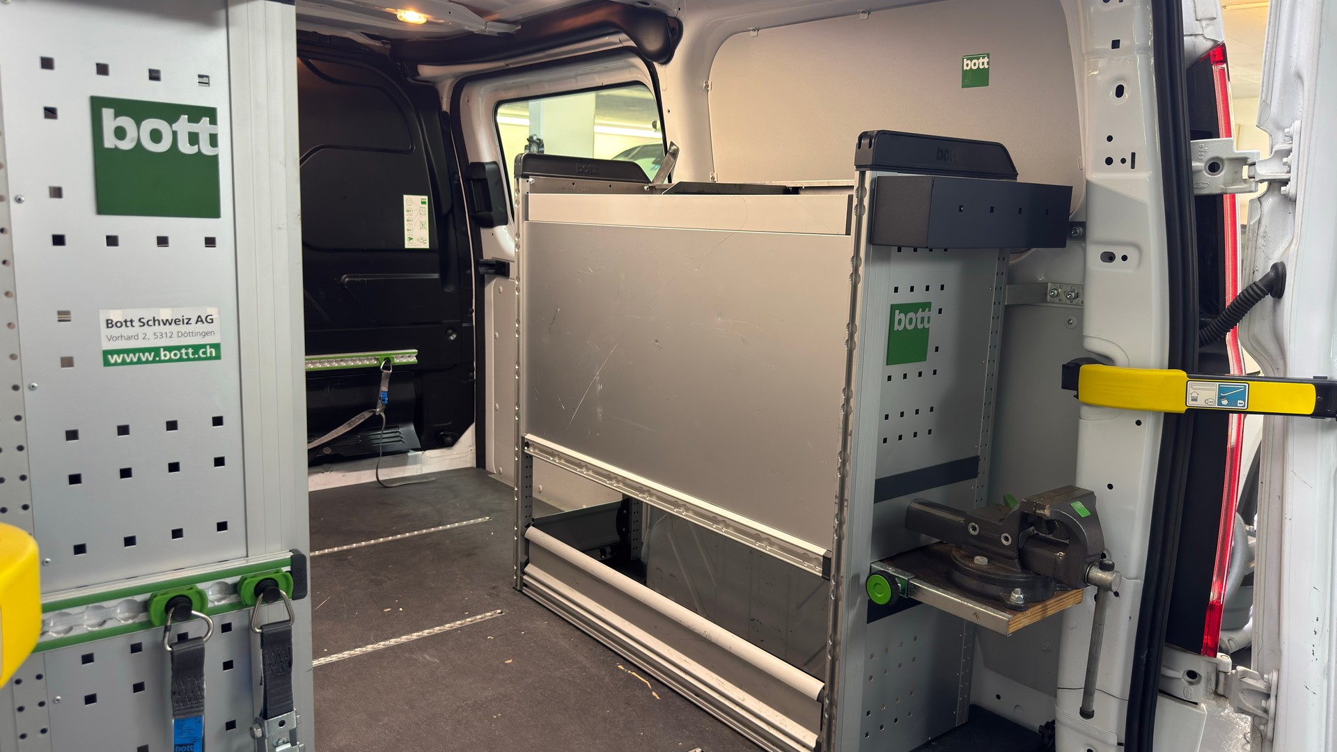 FORD Transit Custom Van 300 L1H1 Trend A-image-13