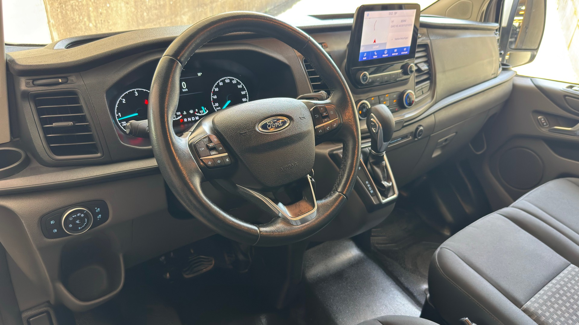 FORD Transit Custom Van 300 L1H1 Trend A-image-4