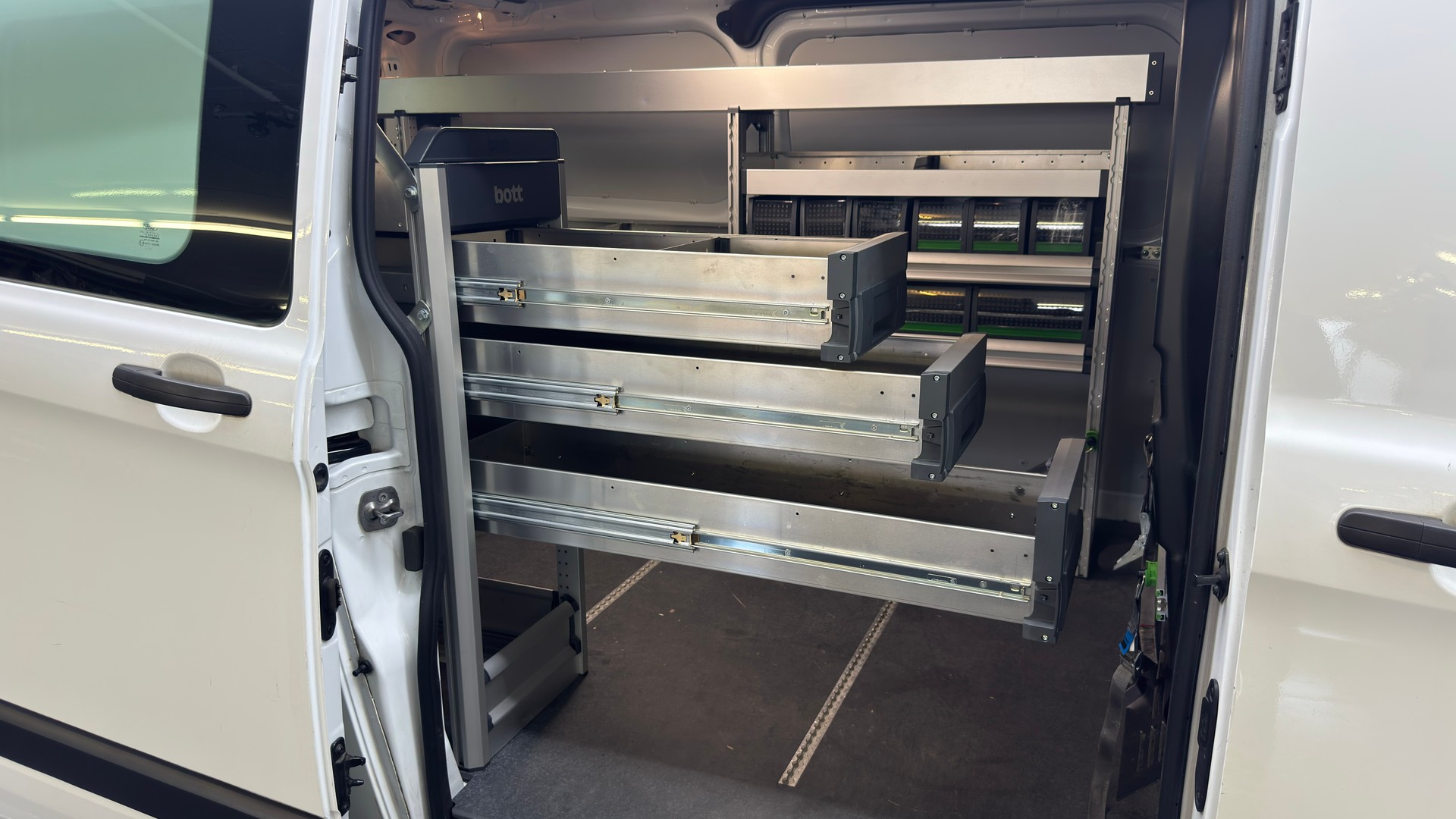 FORD Transit Custom Van 300 L1H1 Trend A-image-10