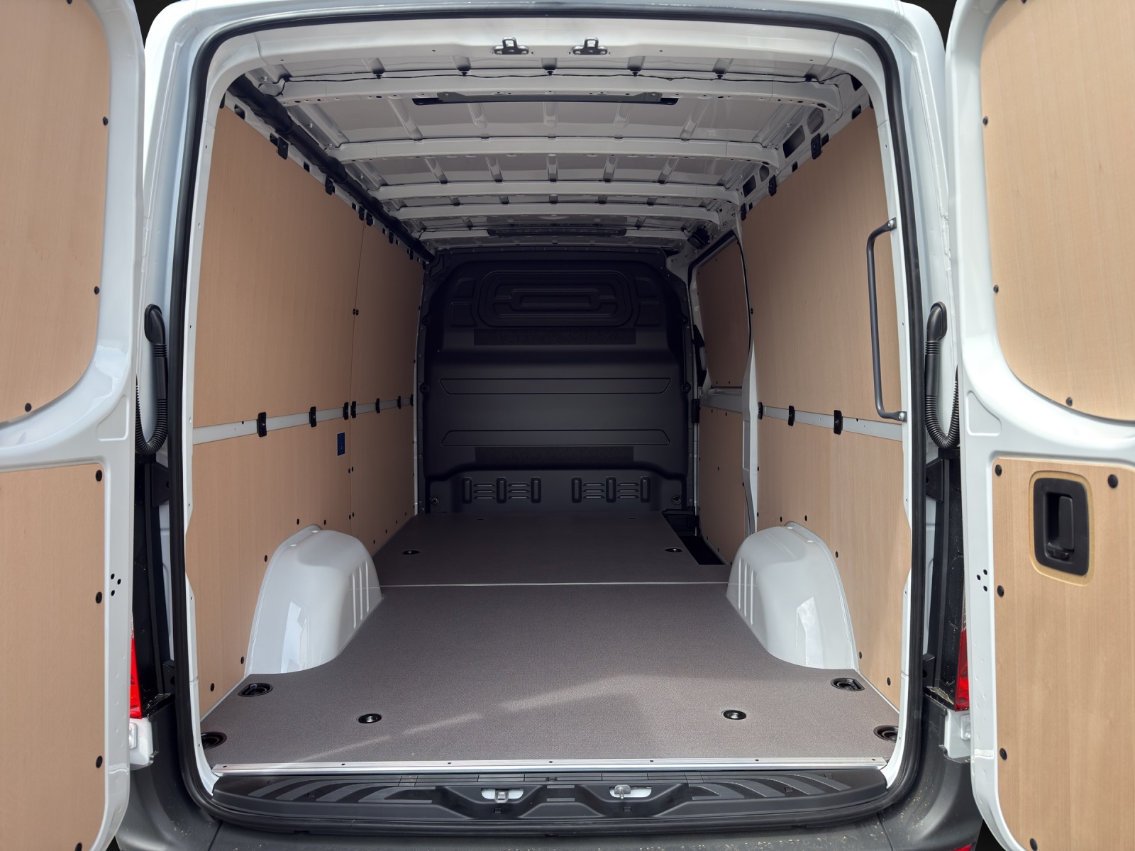 MERCEDES-BENZ Sprinter 317 CDI Standard 9G-TRONIC-image-10