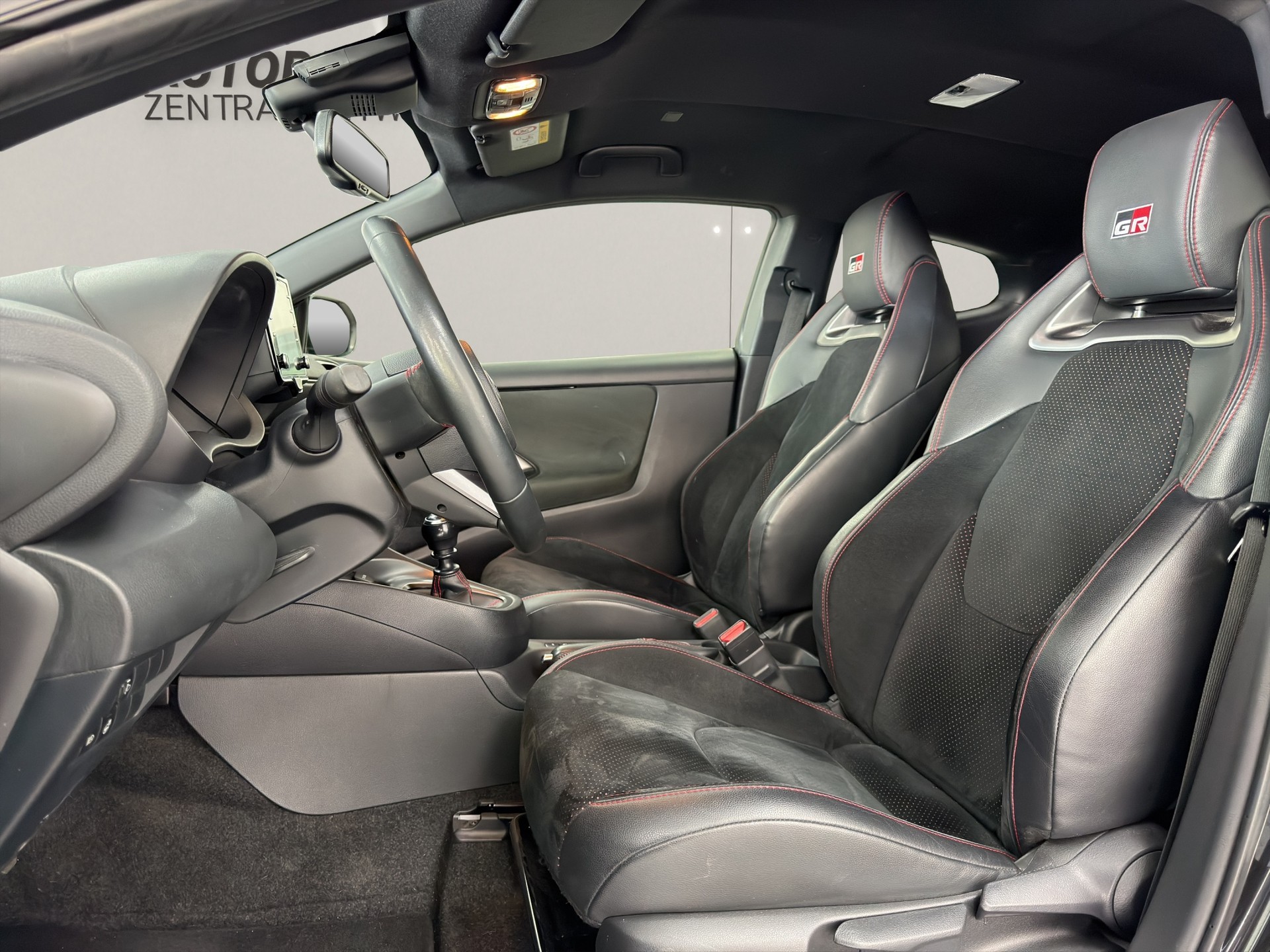 TOYOTA Yaris 1.6 GR Sport Circuit Carbon Pack-image-5