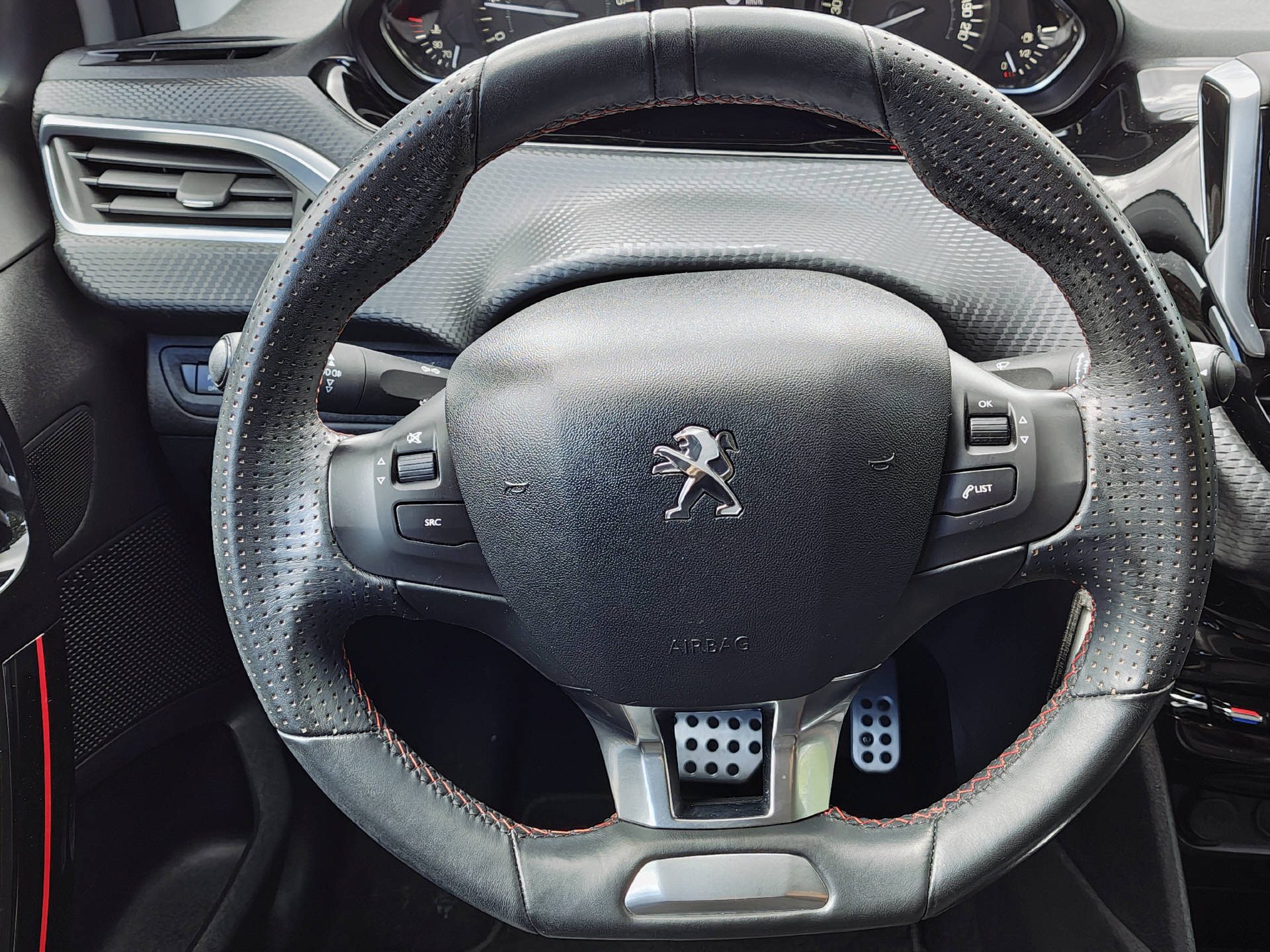 PEUGEOT 208 1.2 PureTech GT Line-image-14