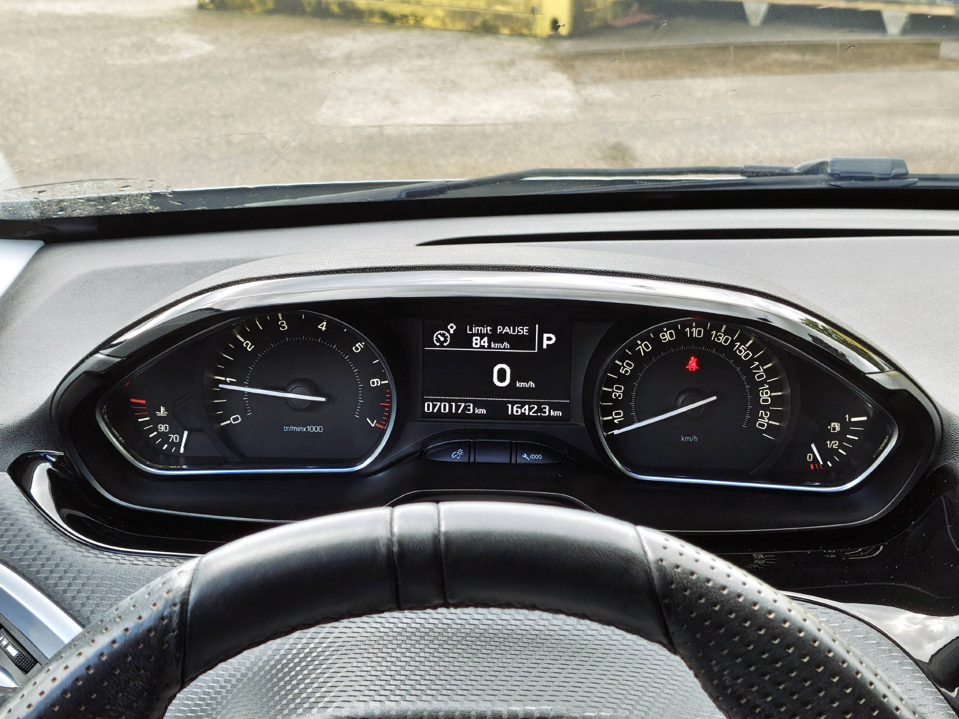 PEUGEOT 208 1.2 PureTech GT Line-image-13