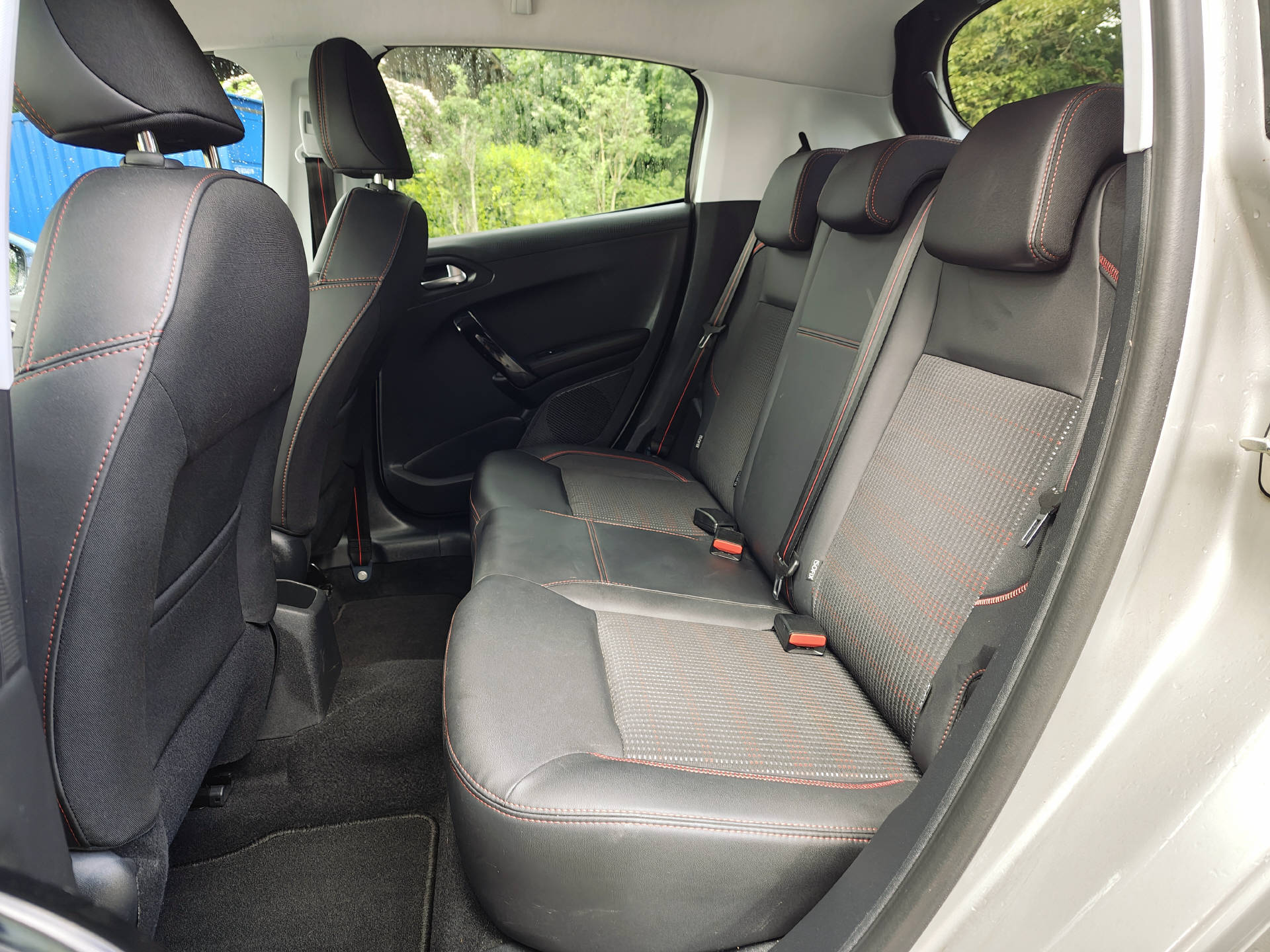 PEUGEOT 208 1.2 PureTech GT Line-image-10
