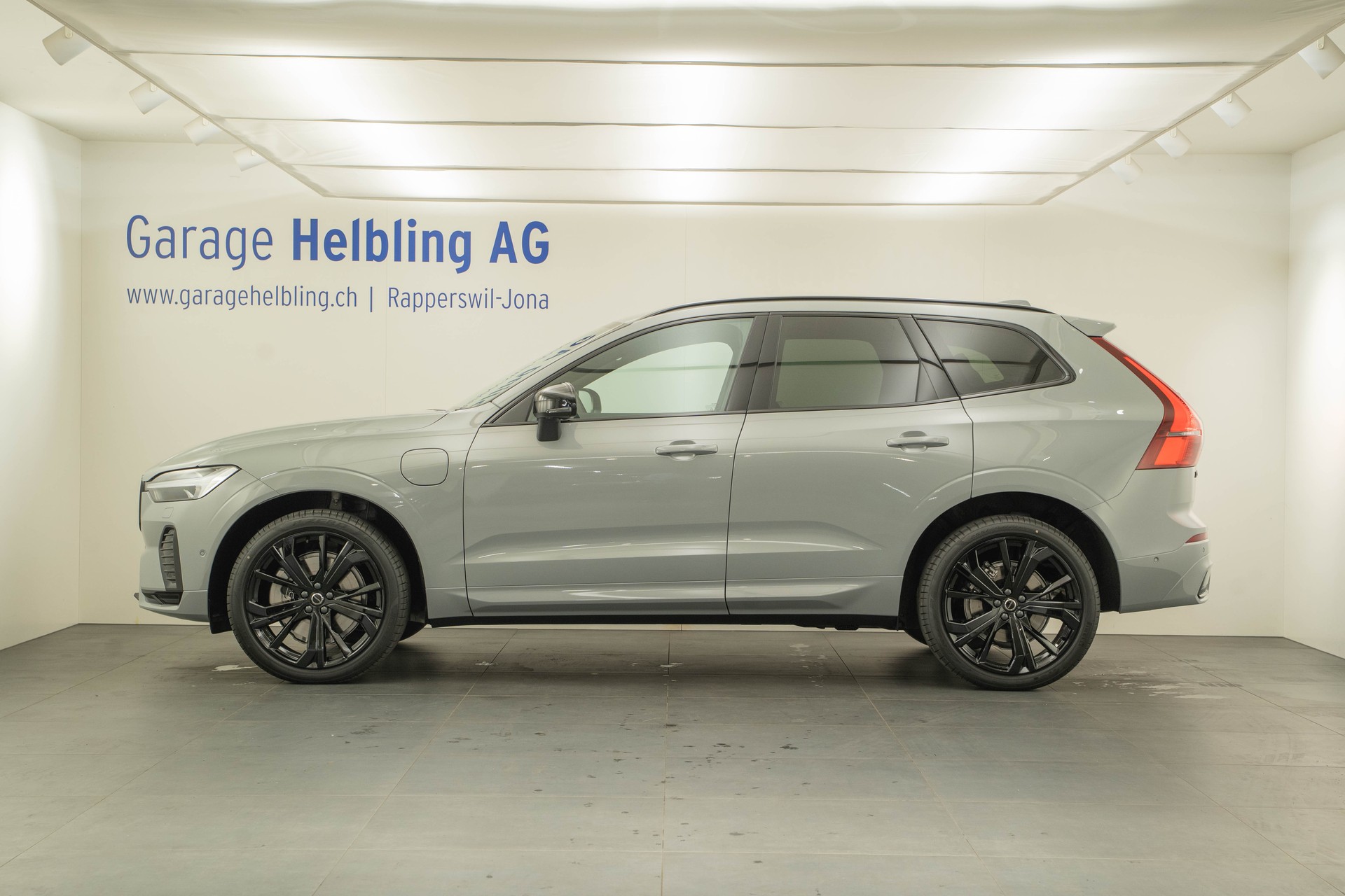 VOLVO XC60 2.0 T6 TE Black Edition eAWD-showroom-element-2