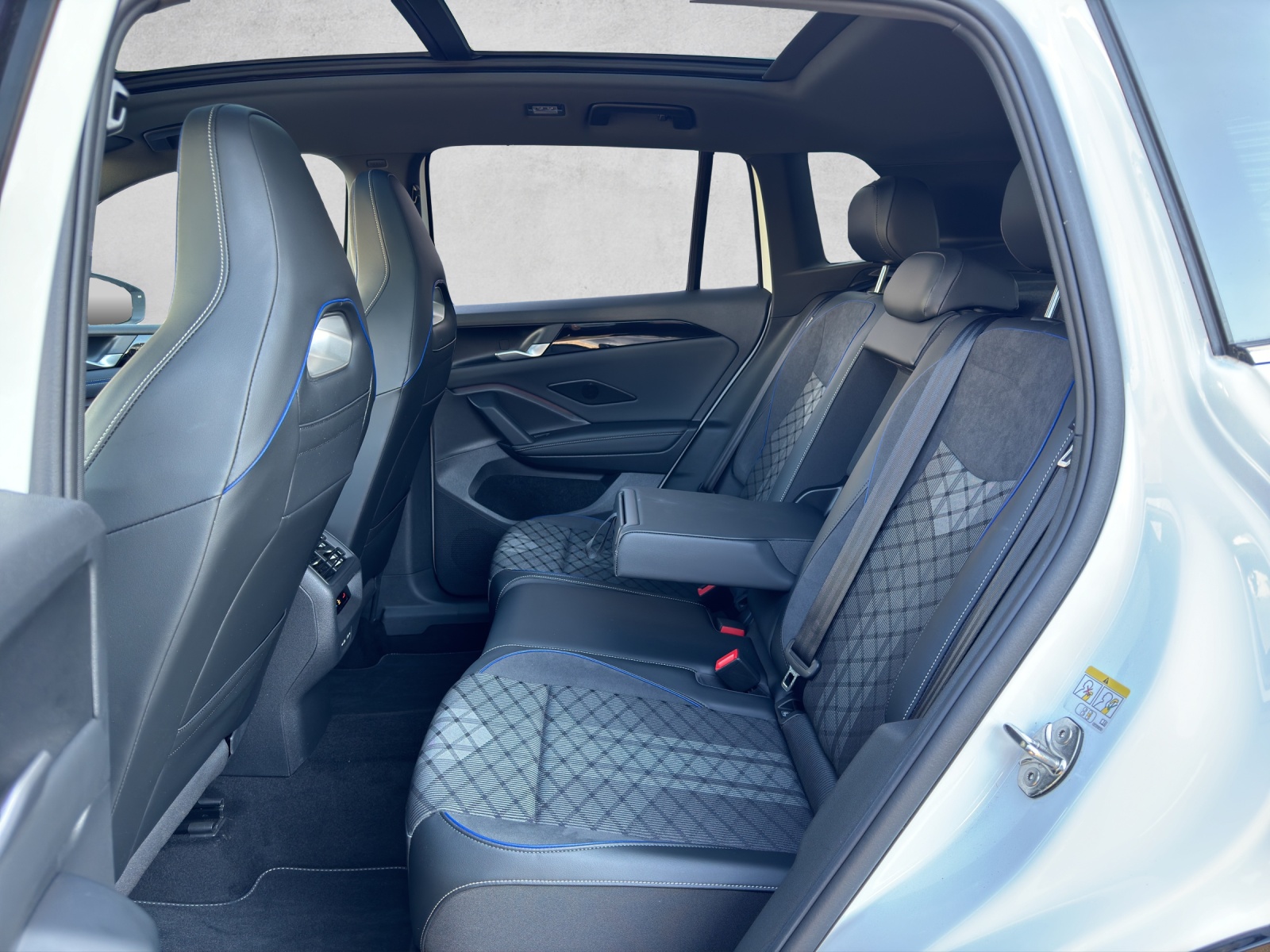 VW Tiguan 2.0 TSI DSG R-Line 4Motion-image-11