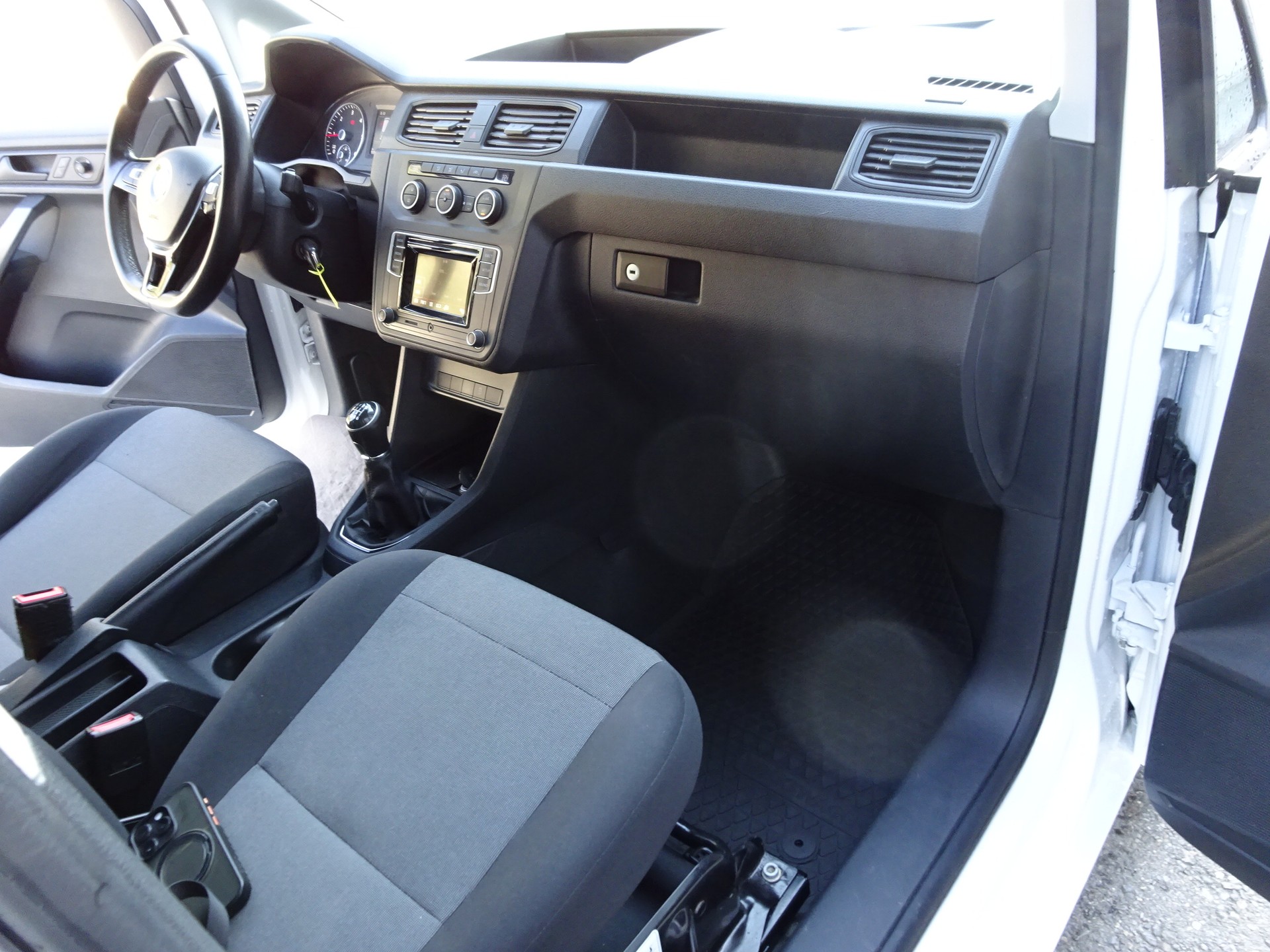 VW Caddy 2.0TDI 4Motion BlueMotion Technology-image-21