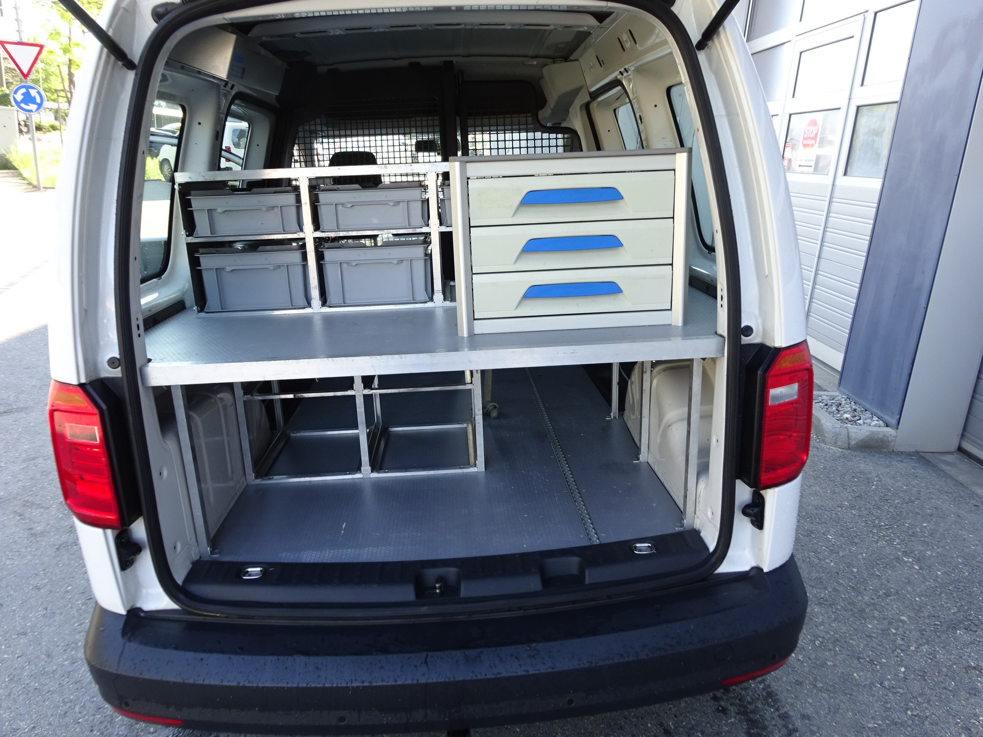 VW Caddy 2.0TDI 4Motion BlueMotion Technology-image-16