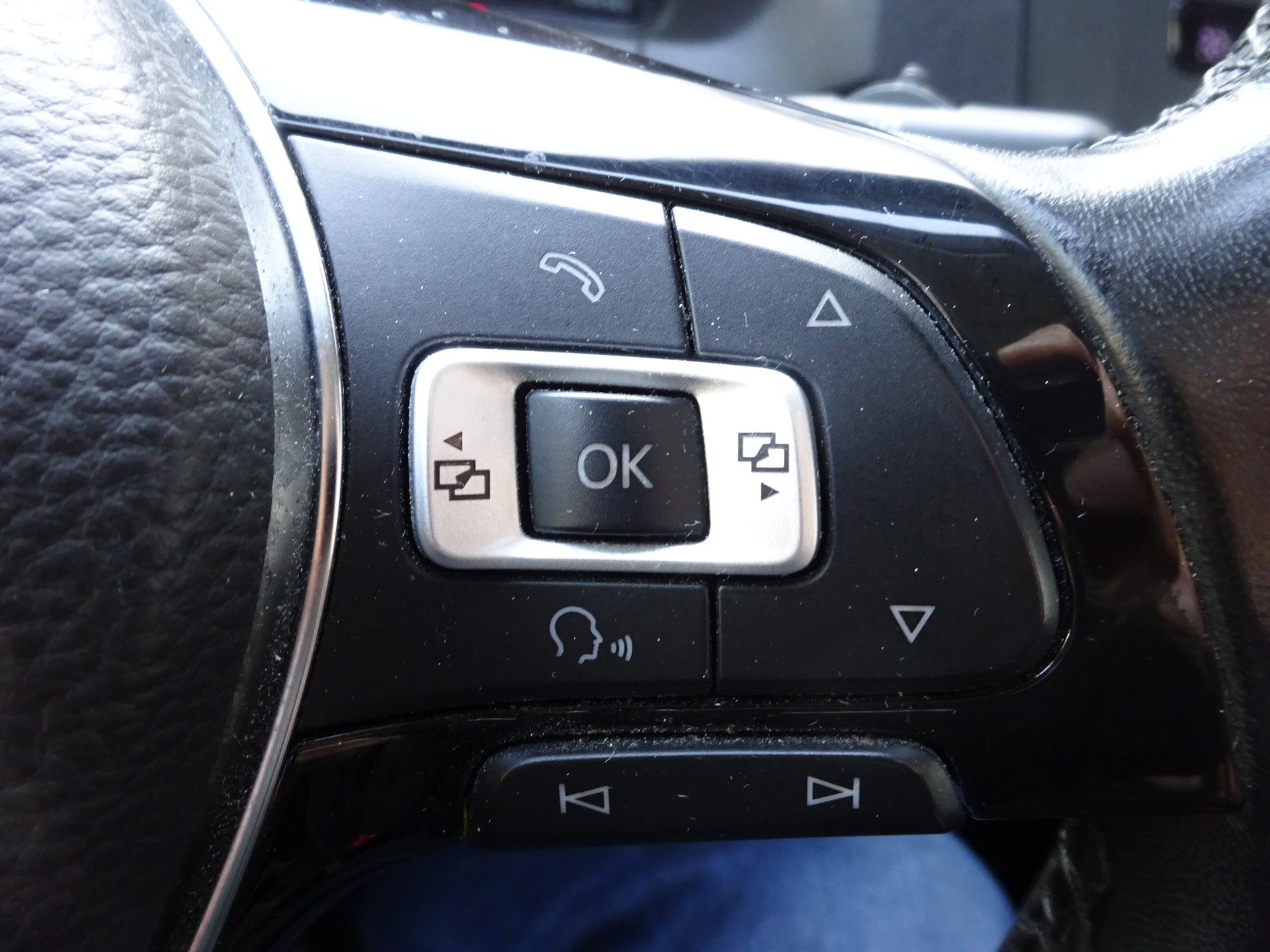 VW Caddy 2.0TDI 4Motion BlueMotion Technology-image-12