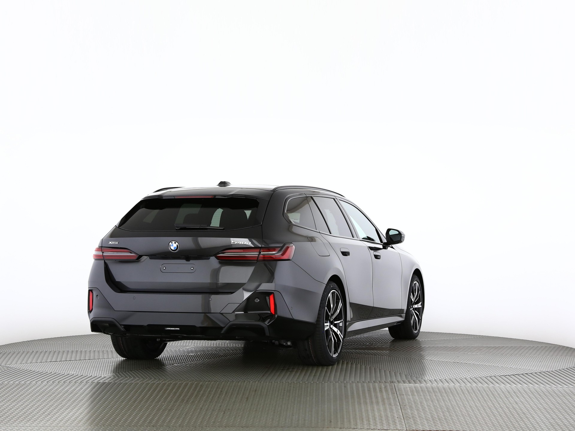 BMW 540d xDrive Touring-image-1