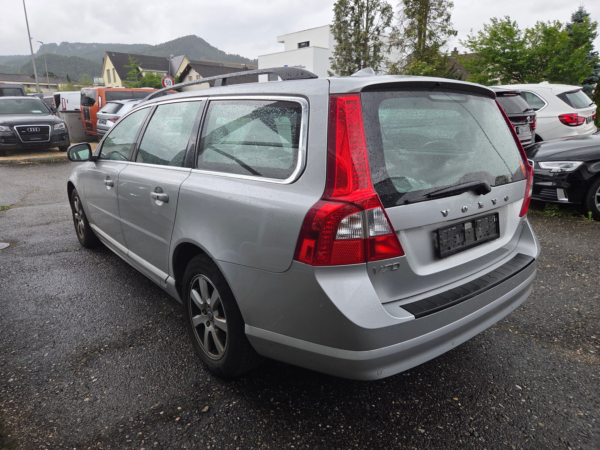 VOLVO V70 D3 Momentum Geartronic-image-4