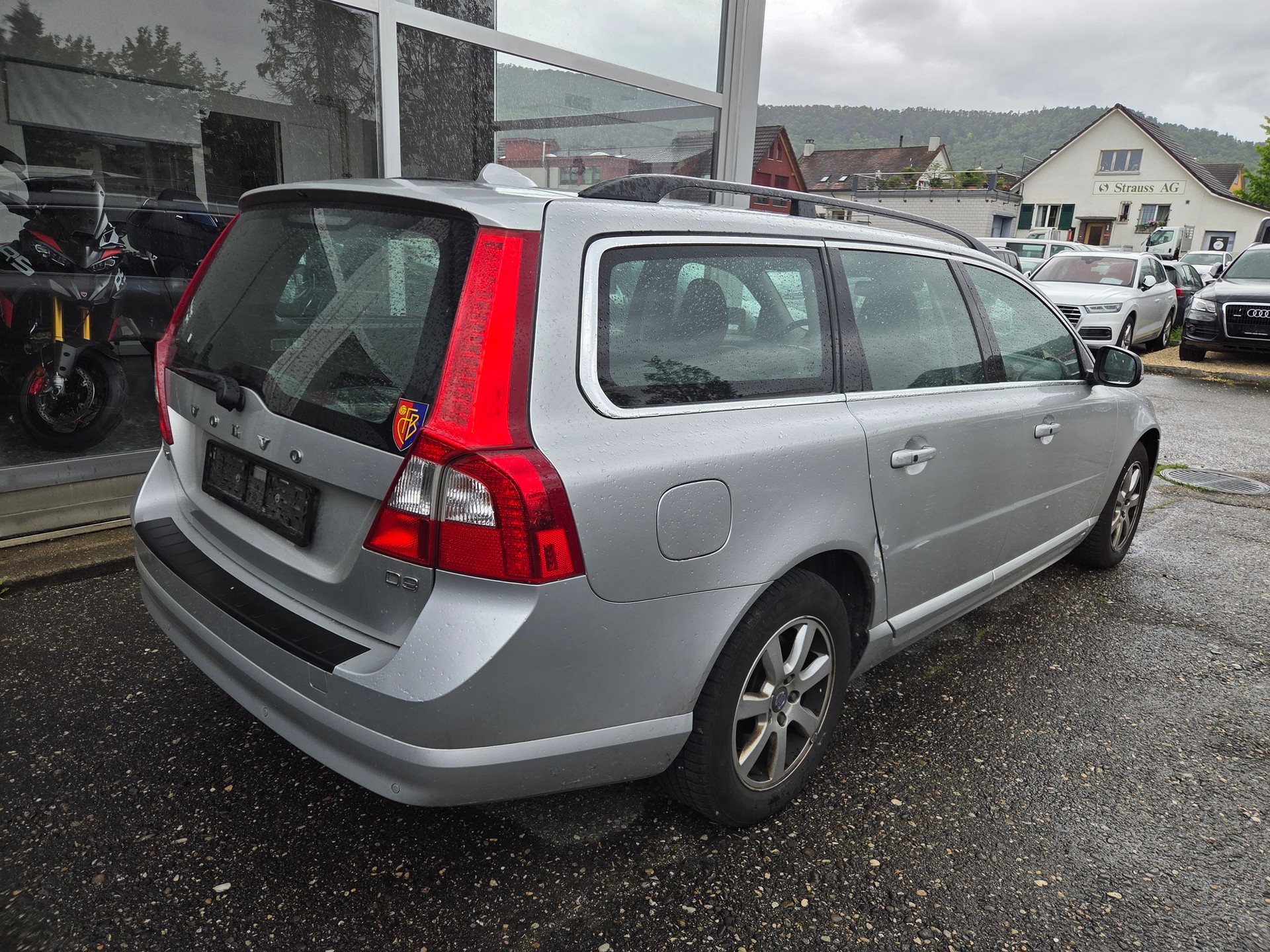 VOLVO V70 D3 Momentum Geartronic-image-6