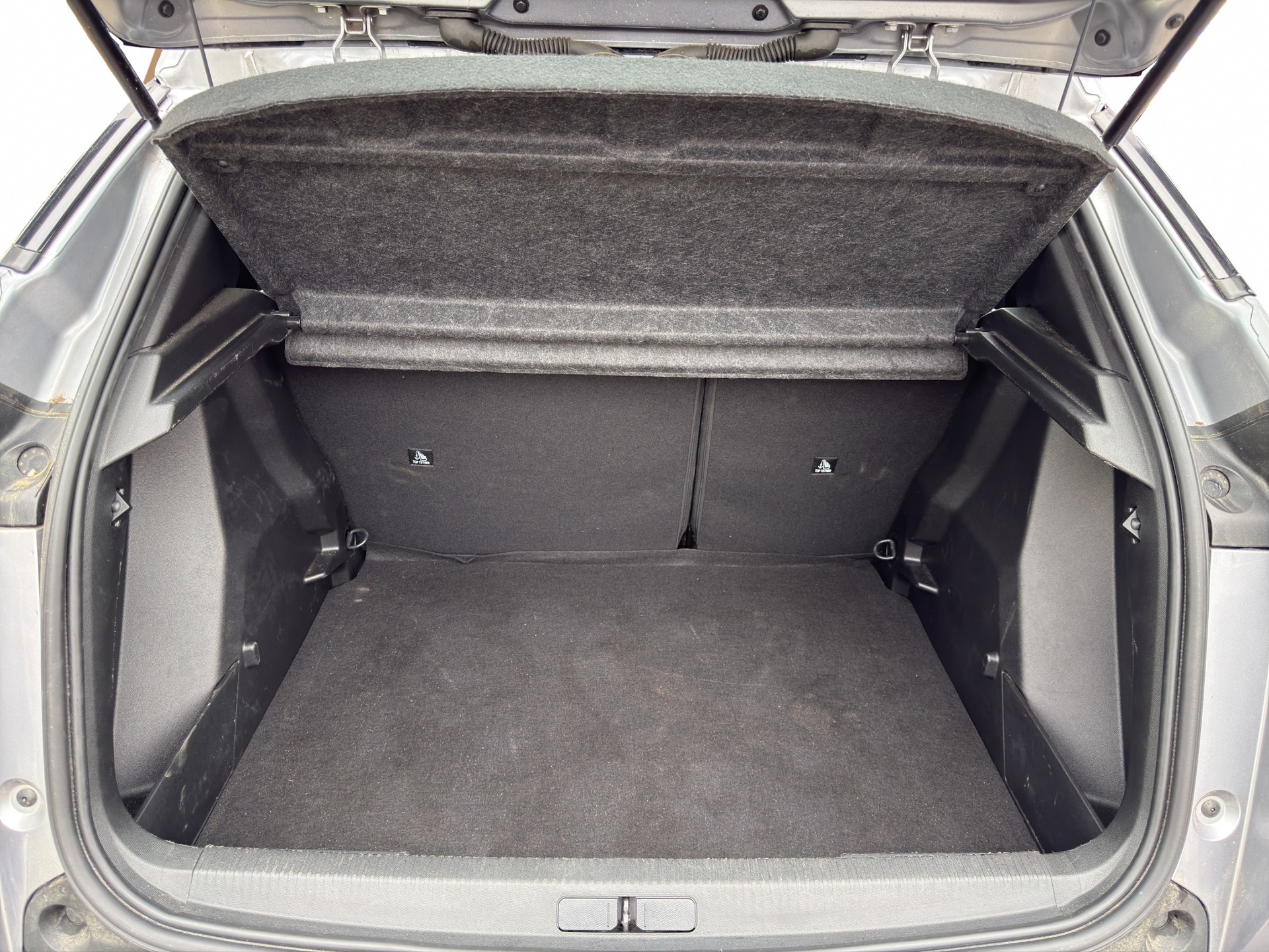 PEUGEOT 2008 1.2 Hybrid 145 Style-image-25