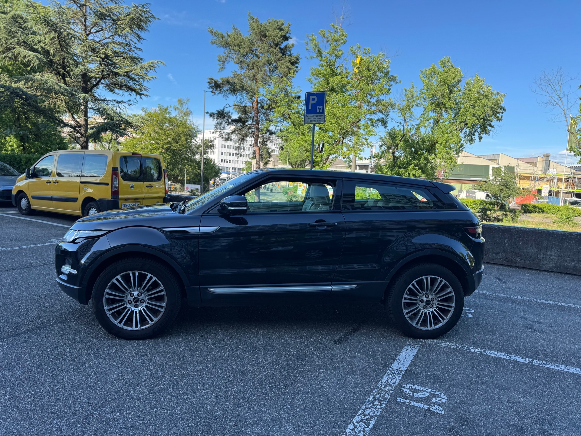 LAND ROVER Range Rover Evoque 2.2 SD4 Pure AT6-image-6