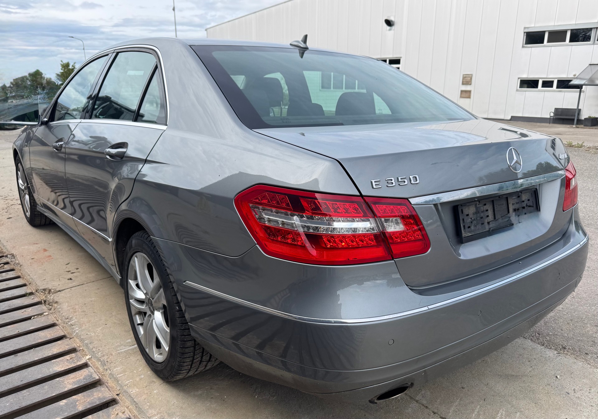 MERCEDES-BENZ E 350 4Matic 7G-Tronic-image-3