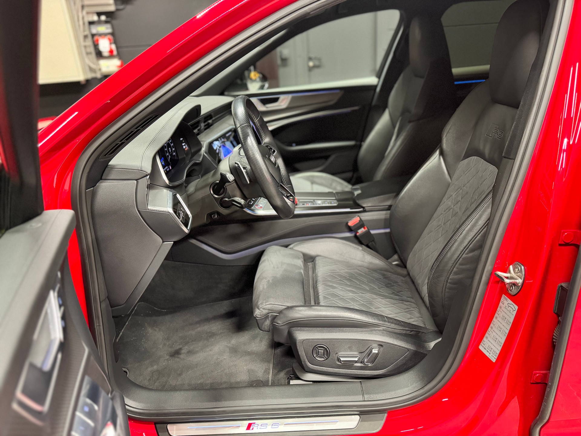 AUDI RS6 Avant 4.0 TFSI V8 quattro-image-12
