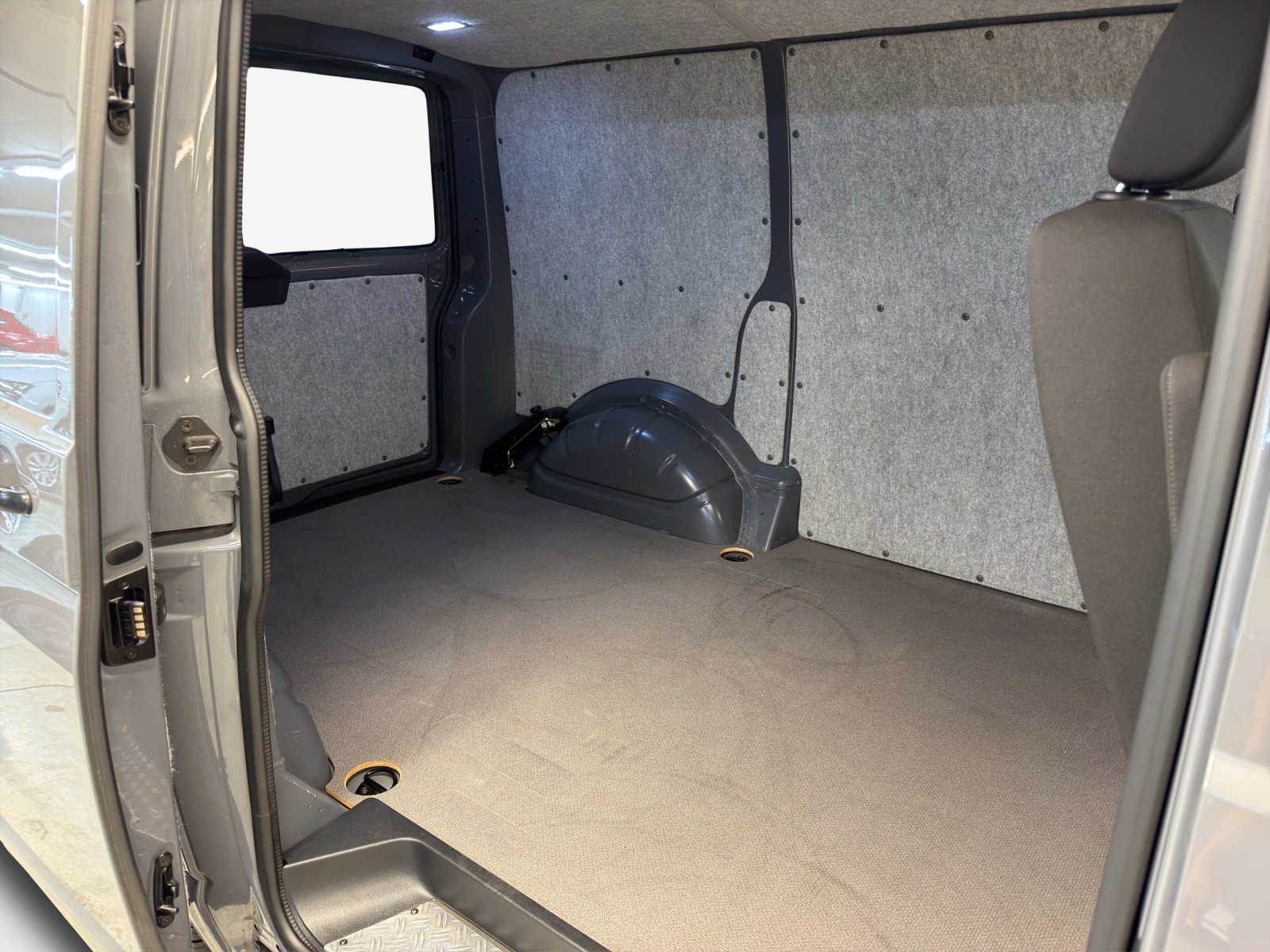 VW T6.1 2.0 Bi-TDI 4Motion DSG-image-11