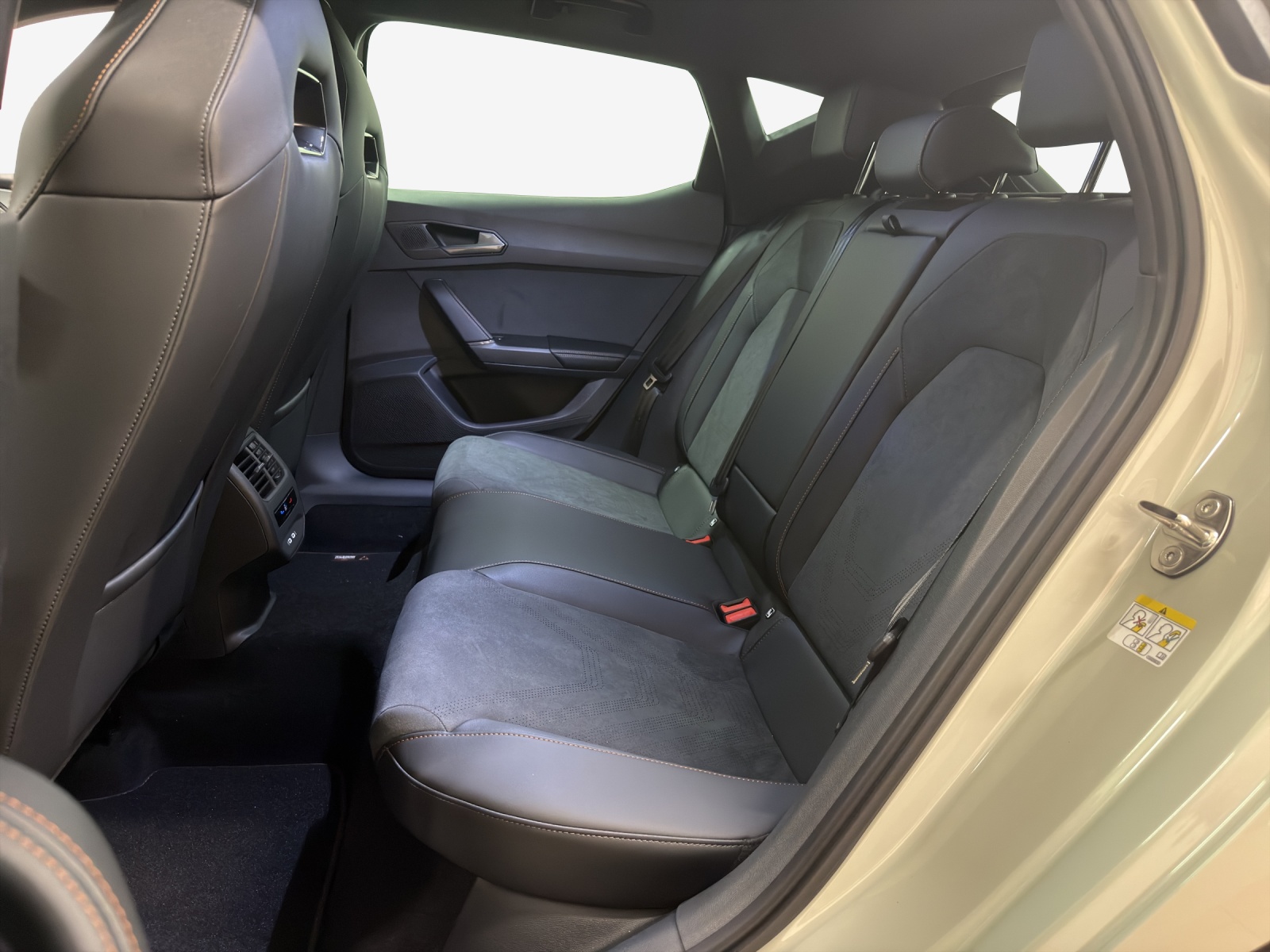 CUPRA LEON 1.5 TSI DSG-image-11