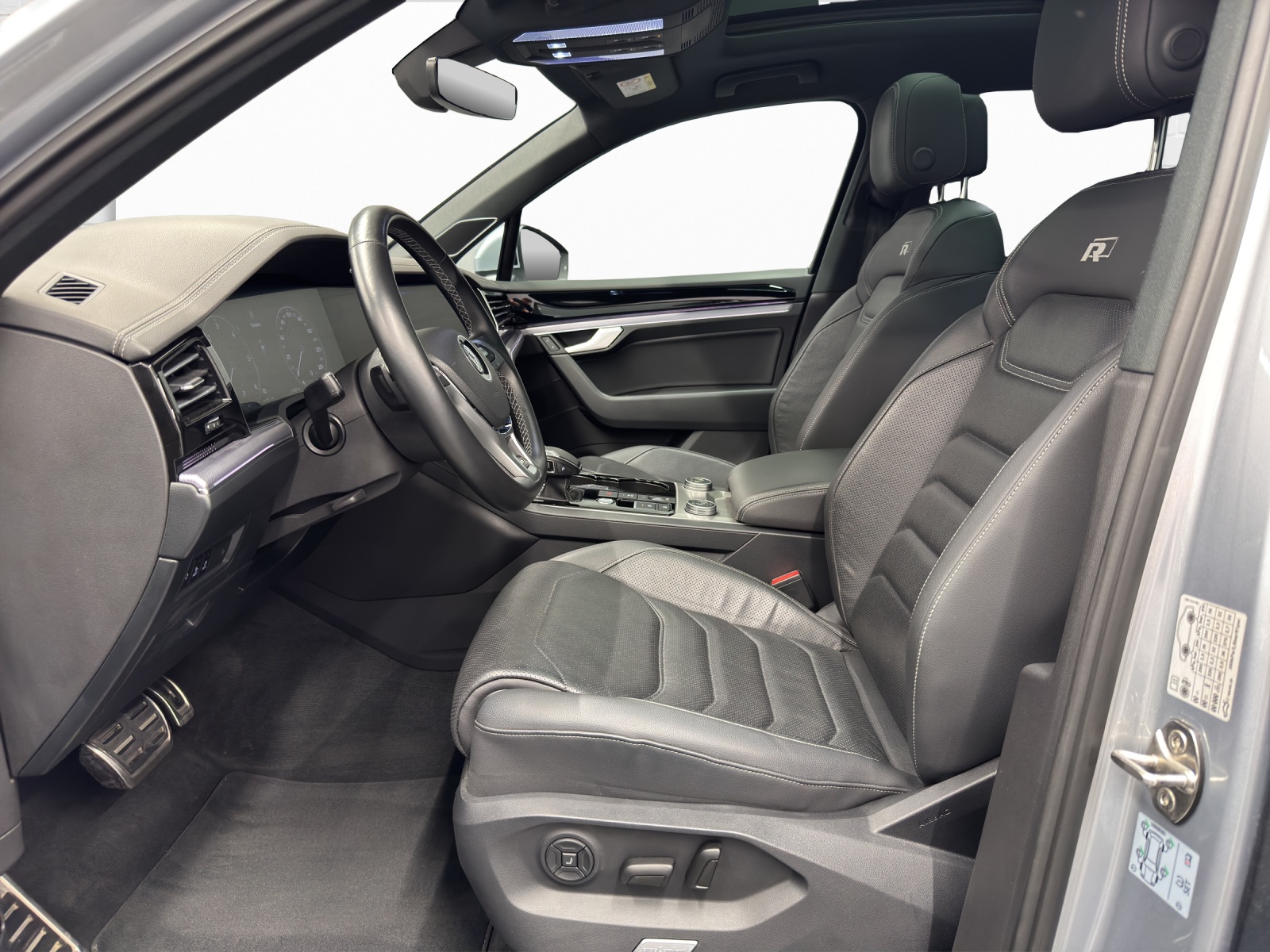 VW Touareg 3.0 V6 TDI 286 R-Line-image-6