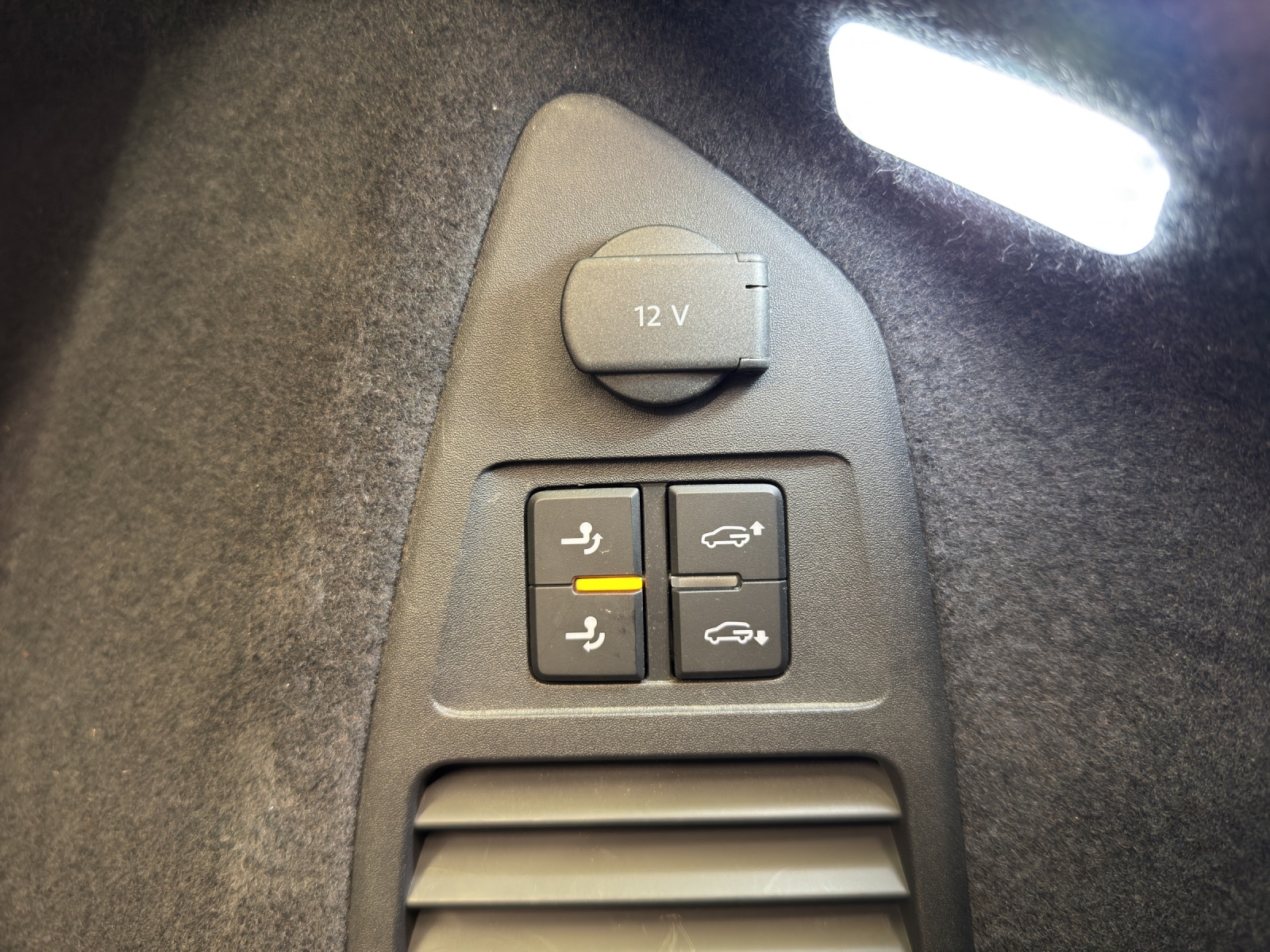 VW Touareg 3.0 V6 TDI 286 R-Line-image-12