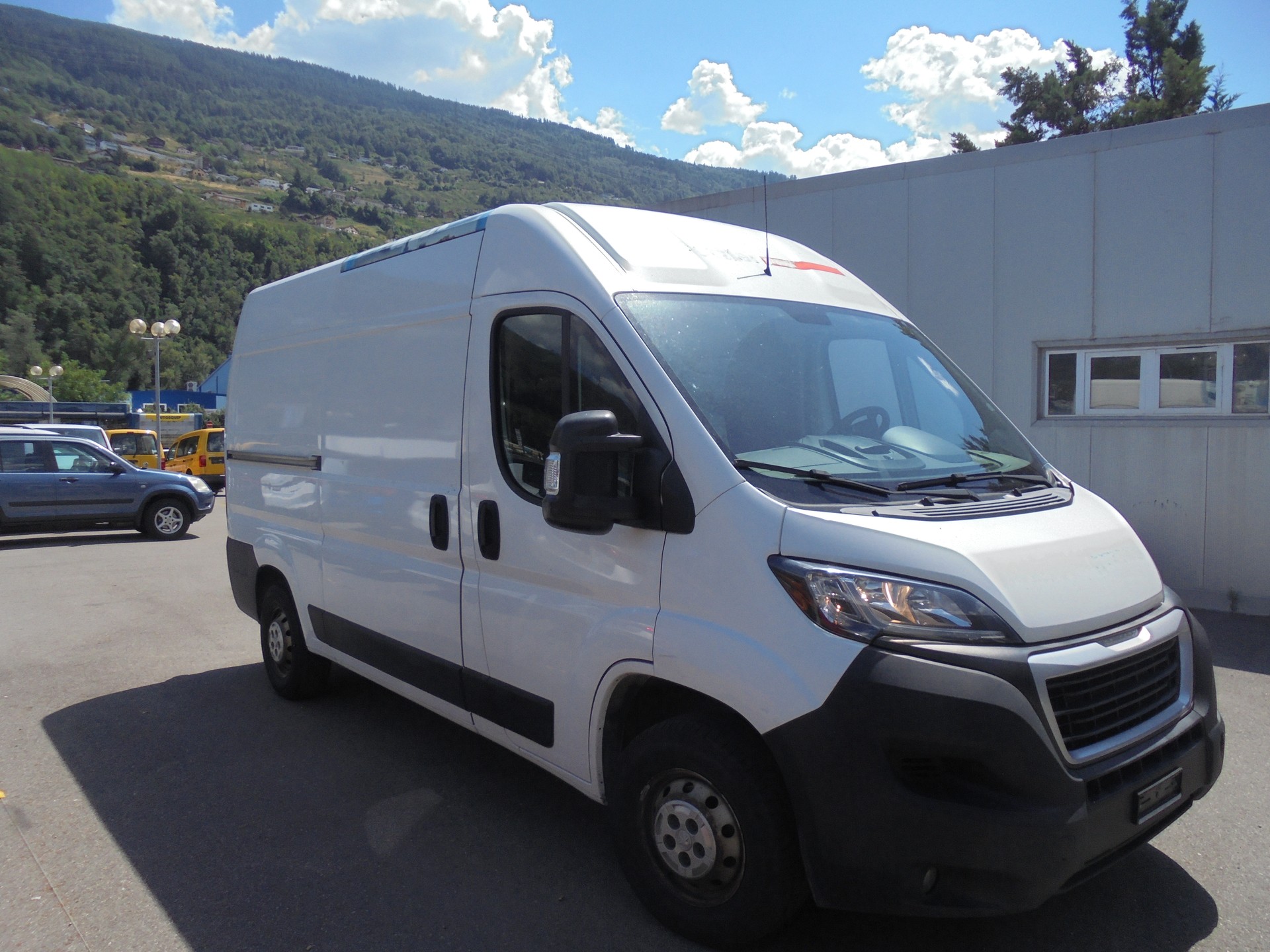 PEUGEOT Boxer 2.0 HDI 335 Active s/s L2H2-image-0