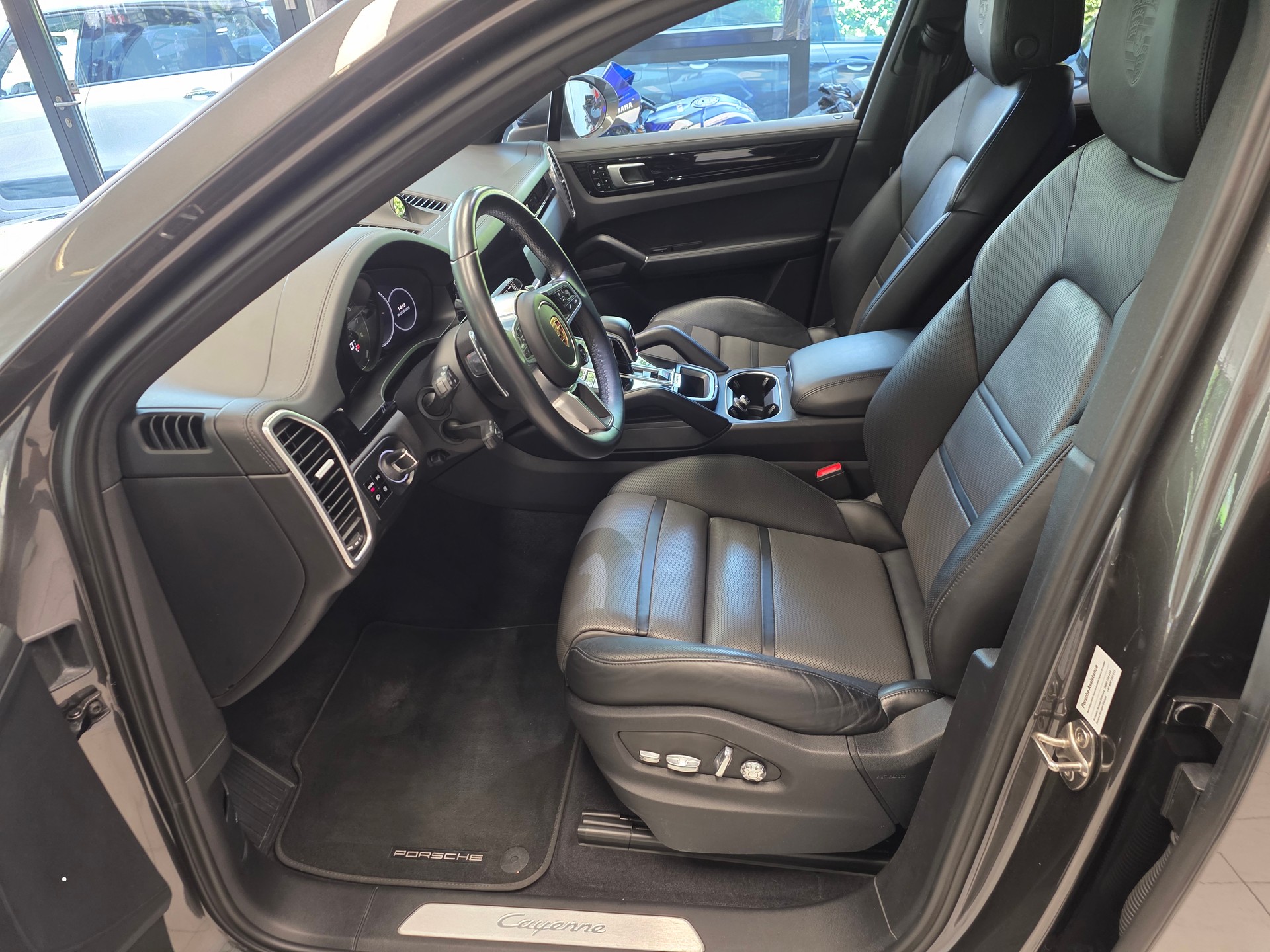 PORSCHE Cayenne Coupé E-Hybrid (Porsche Approved bis 03.2027)-image-3