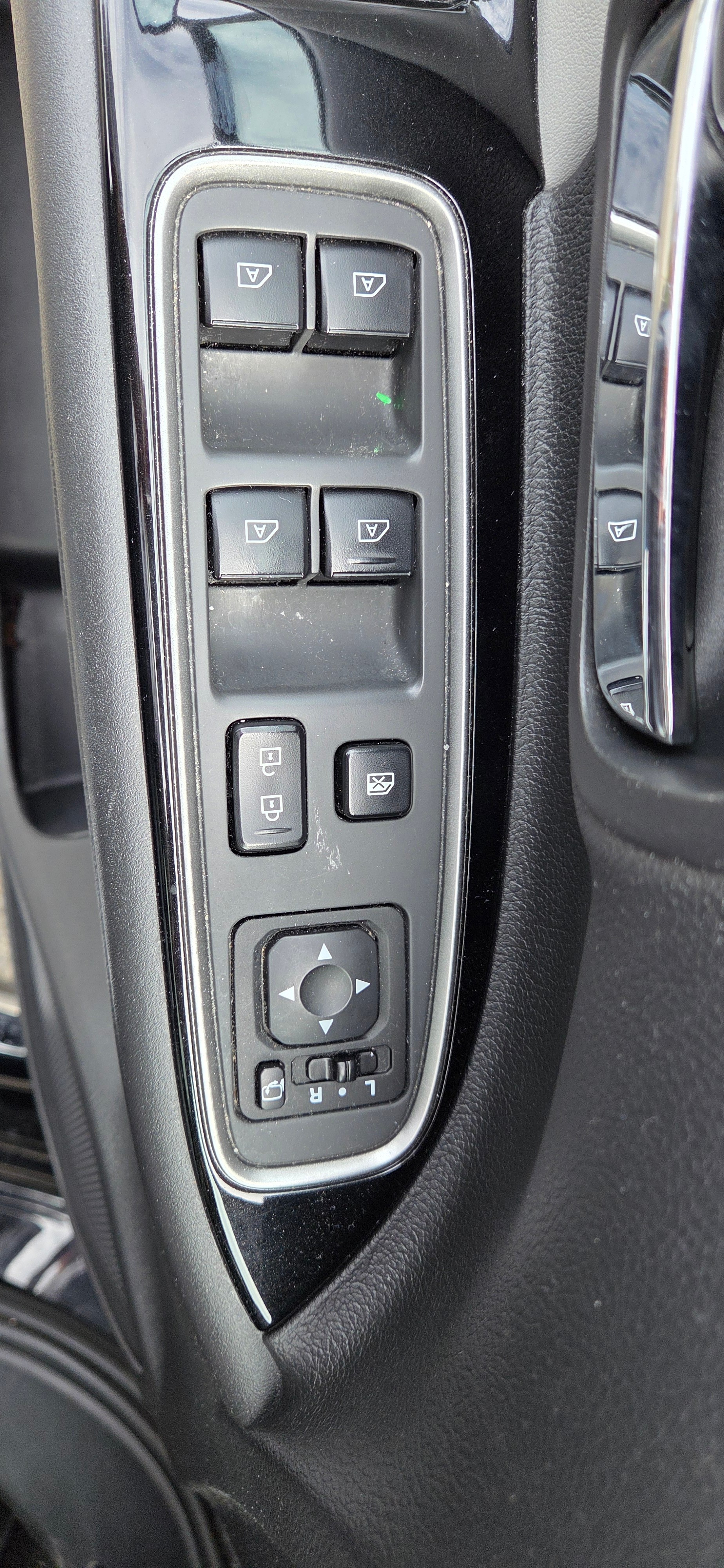 MITSUBISHI Outlander 2.4 PHEV Diamond 4WD Automatic-image-12